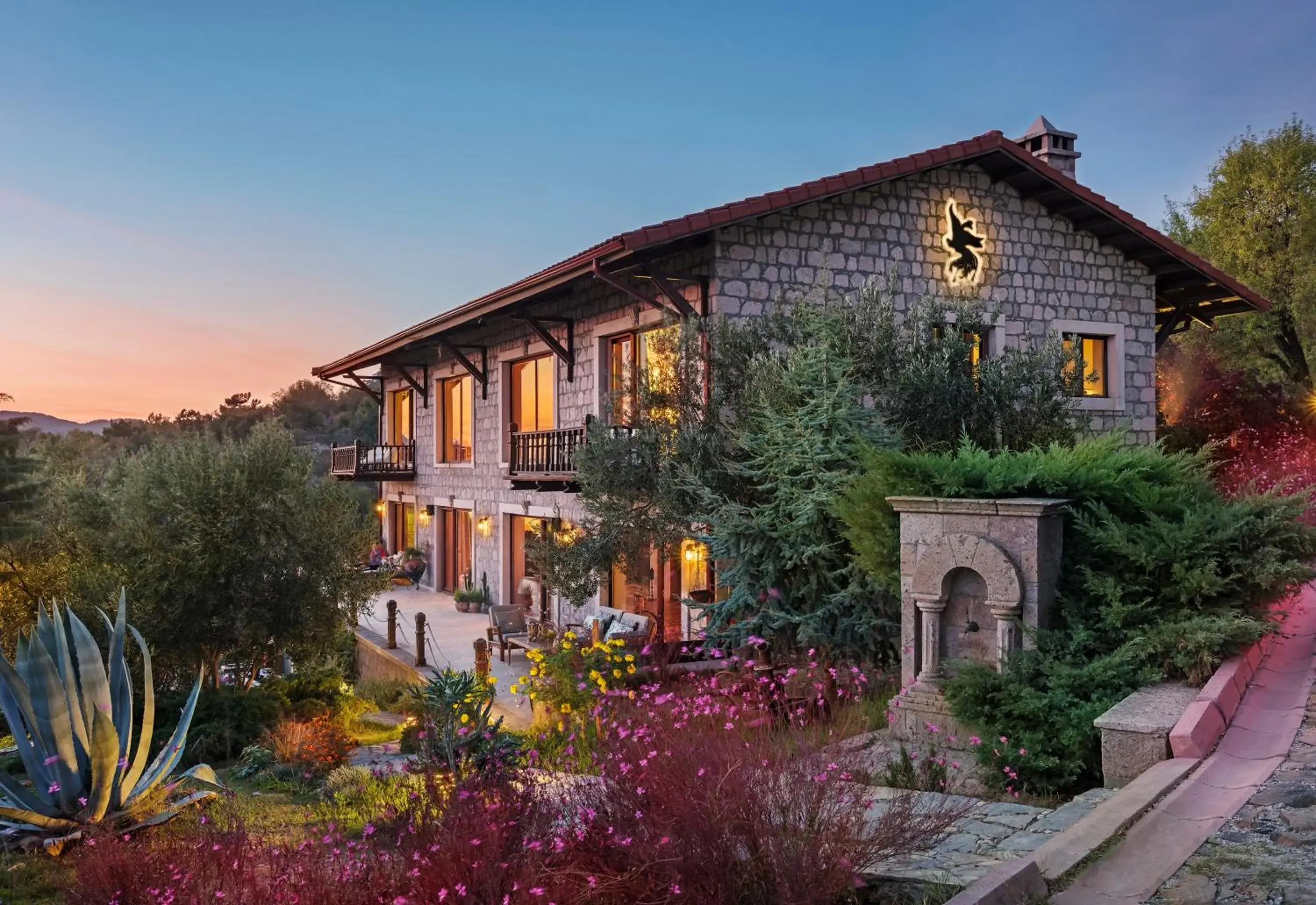 Property building in Simurg Inn Property building in Simurg Inn