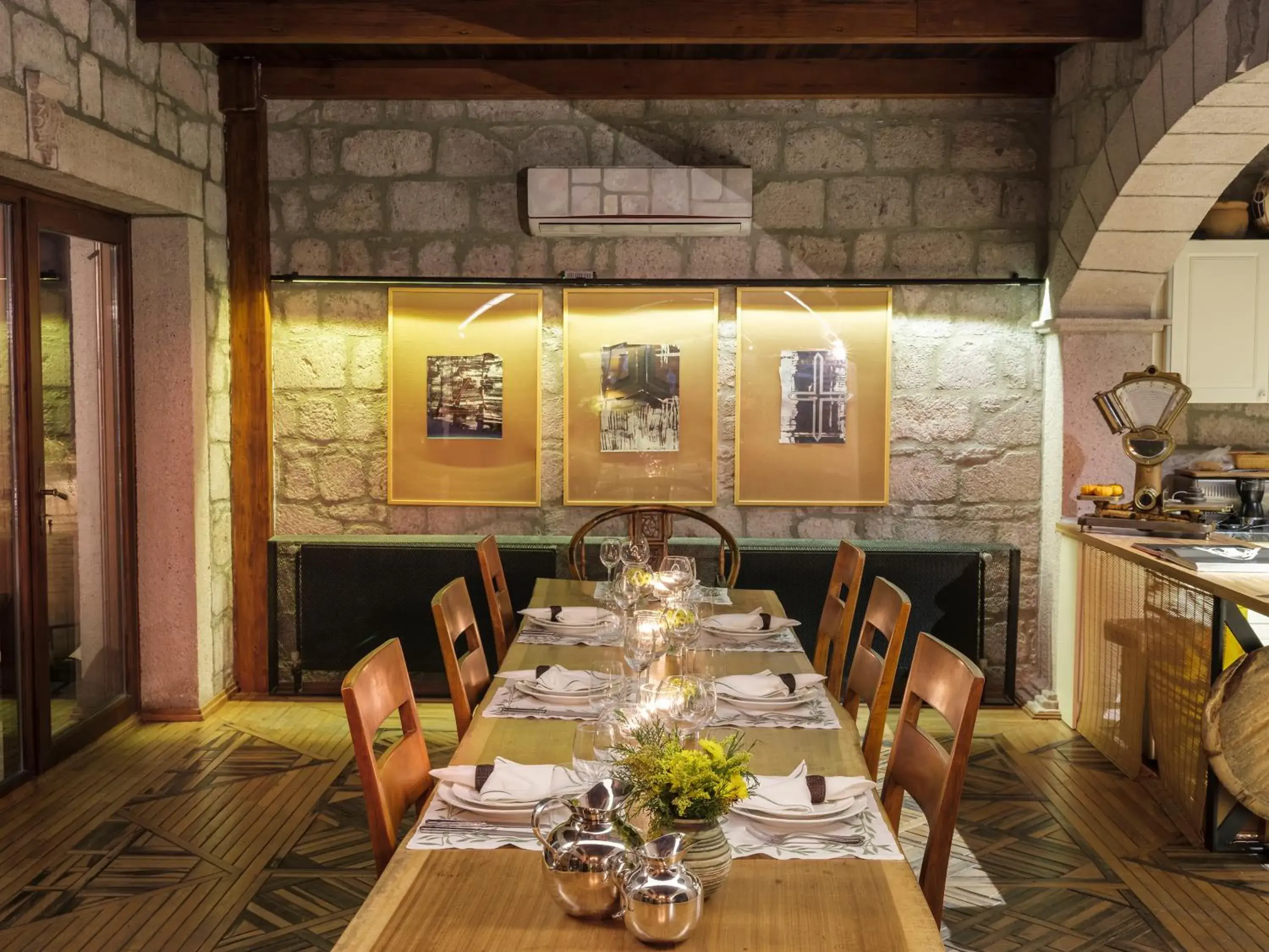 Restaurant/places to eat in Simurg Inn Restaurant/places to eat in Simurg Inn