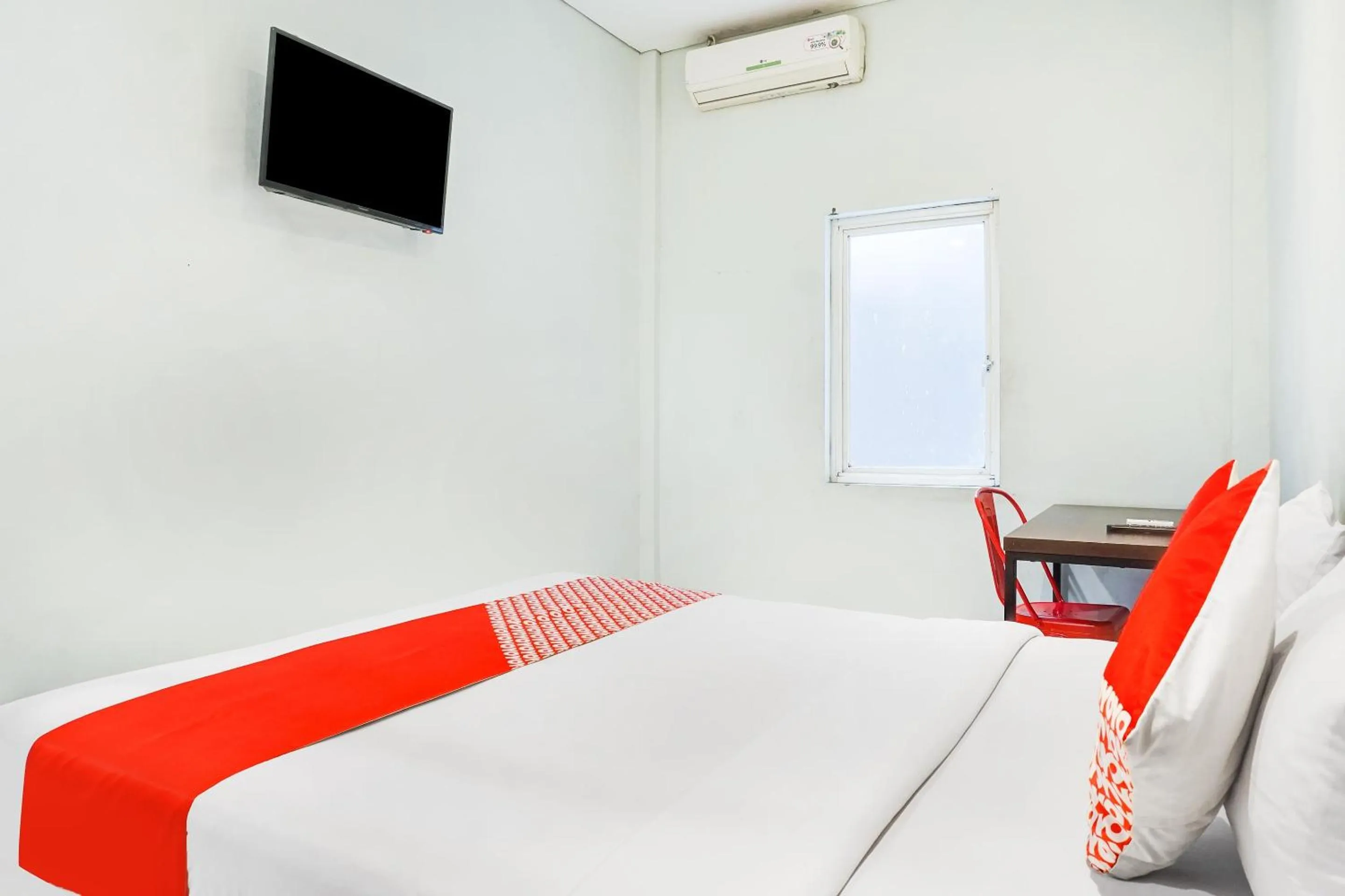 Bedroom, Bed in Hotel O Makassar near Mall Panakukkang formerly Sayang Home Stay