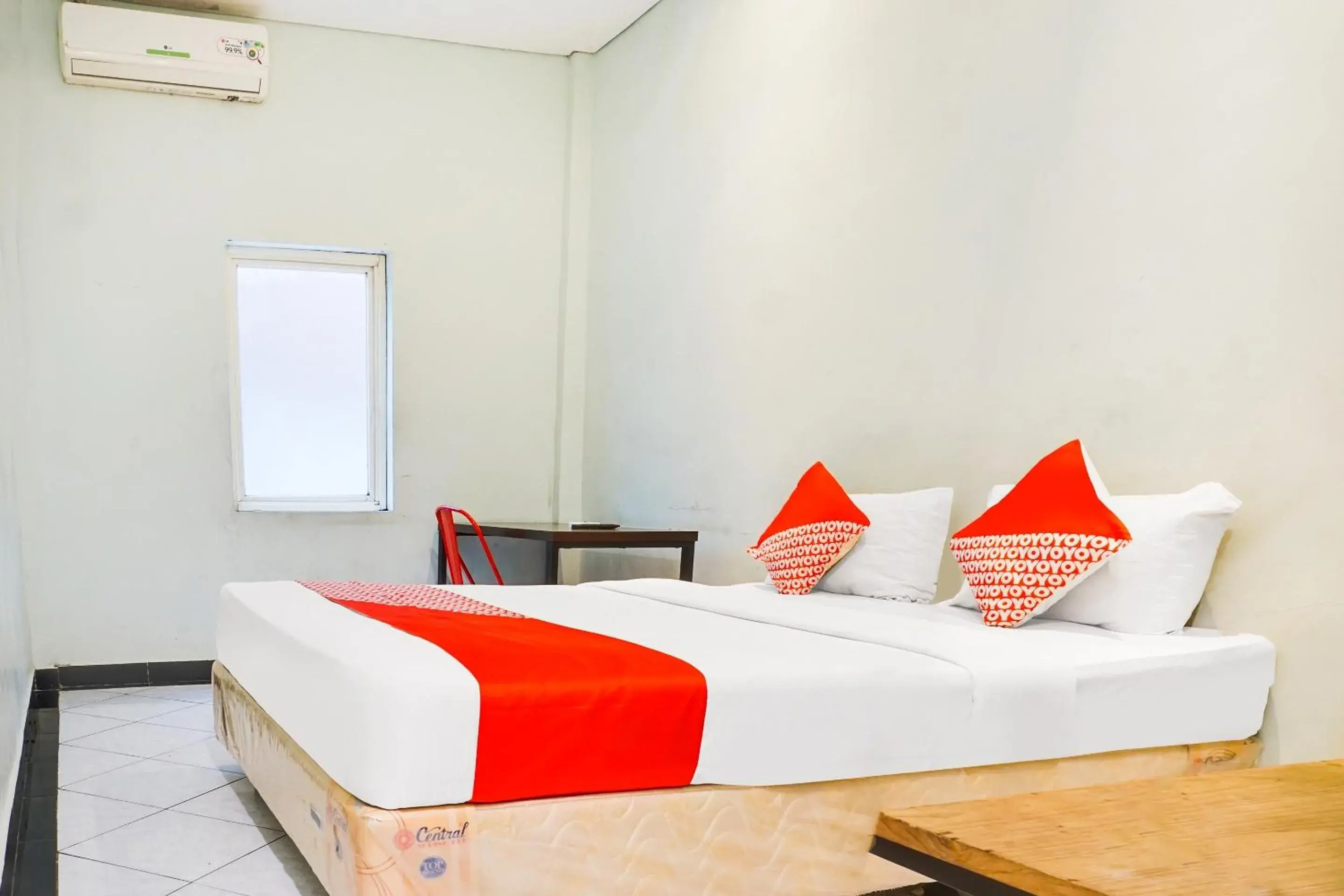 Bedroom, Bed in Hotel O Makassar near Mall Panakukkang formerly Sayang Home Stay Bedroom, Bed in Hotel O Makassar near Mall Panakukkang formerly Sayang Home Stay