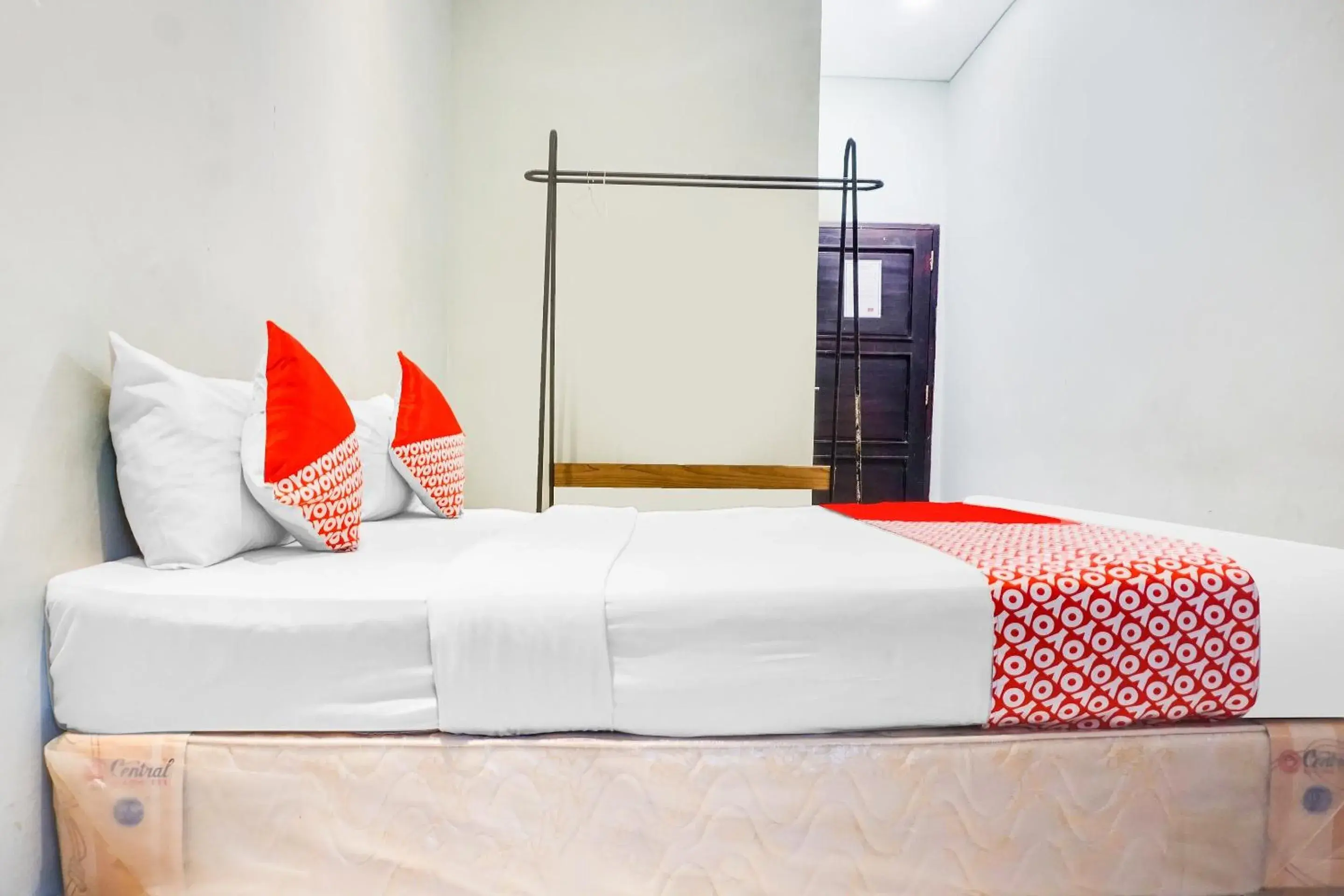 Bedroom, Bed in Hotel O Makassar near Mall Panakukkang formerly Sayang Home Stay Bedroom, Bed in Hotel O Makassar near Mall Panakukkang formerly Sayang Home Stay