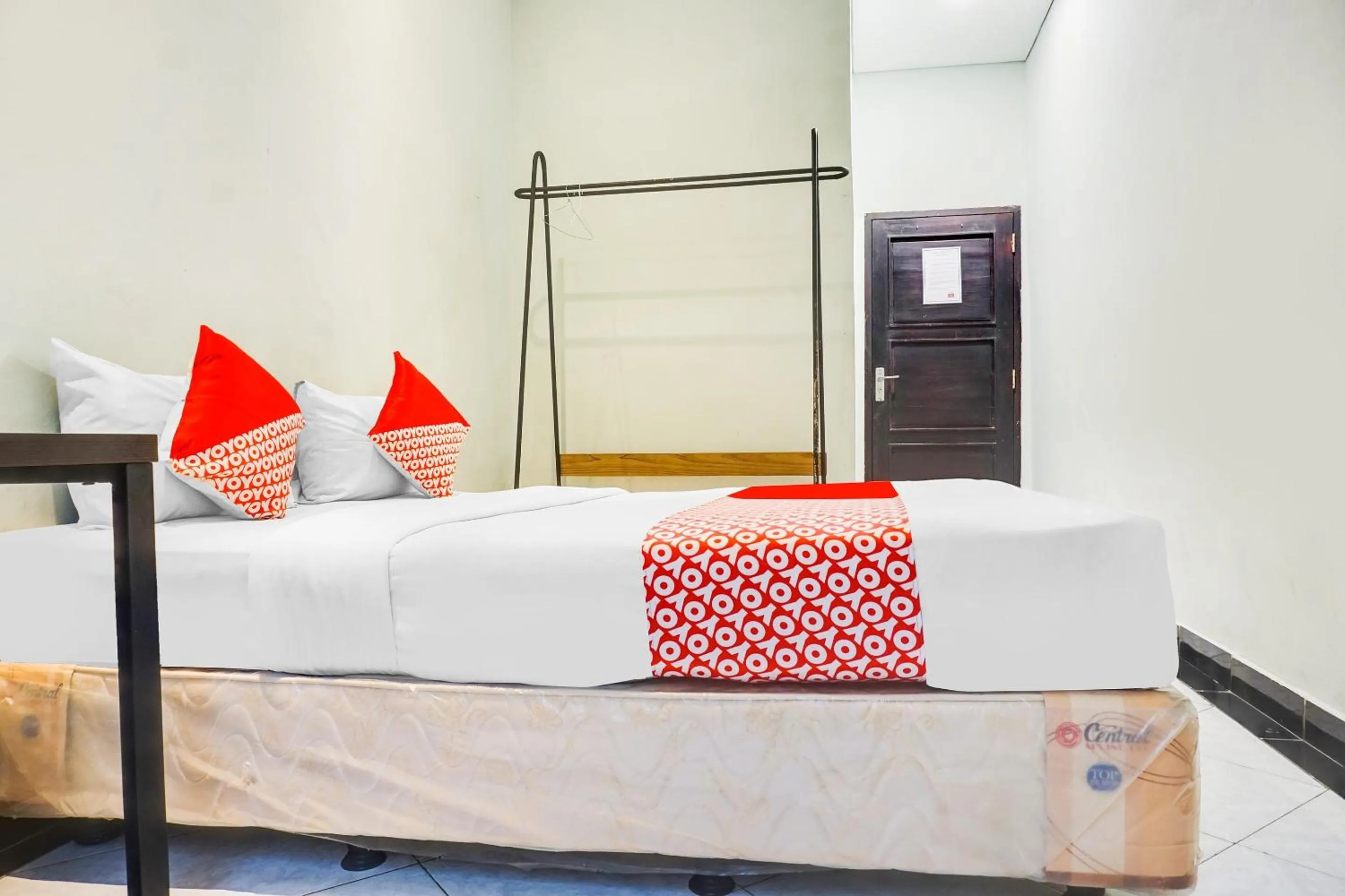 Bedroom, Bed in Hotel O Makassar near Mall Panakukkang formerly Sayang Home Stay