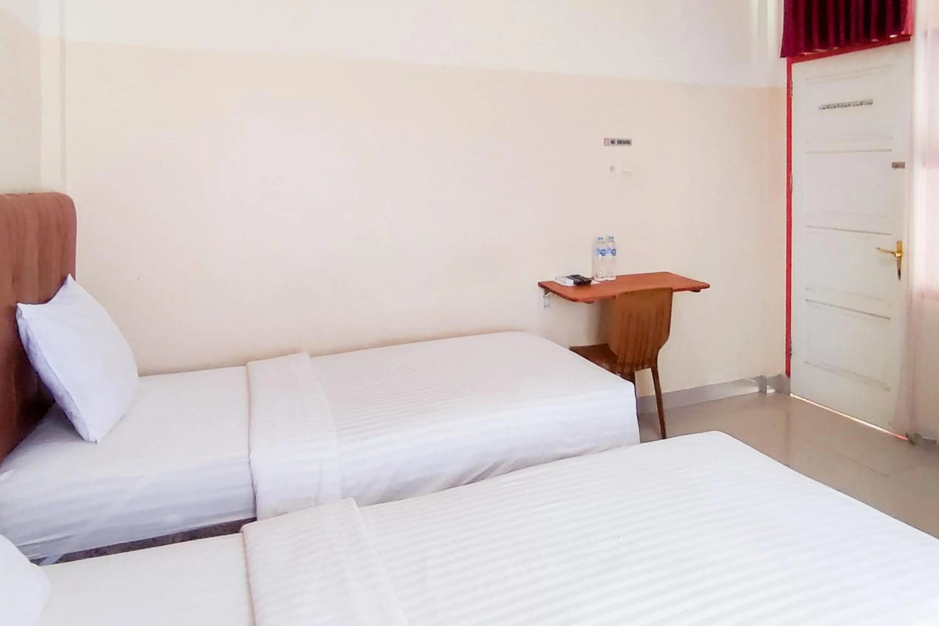 Bedroom, Bed in Urbanview Hotel Falah Residence Syariah By RedDoorz