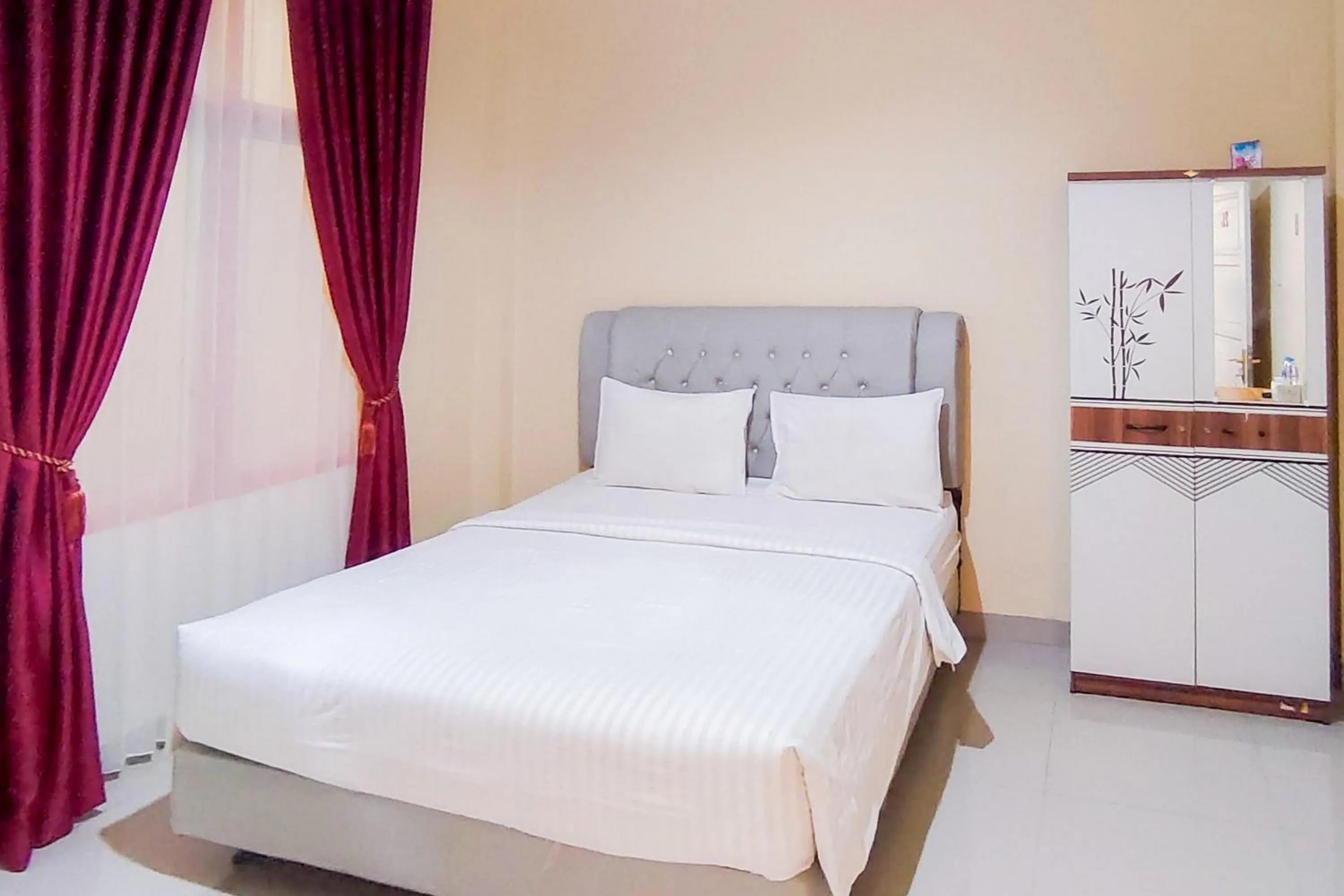 Bedroom, Bed in Urbanview Hotel Falah Residence Syariah By RedDoorz