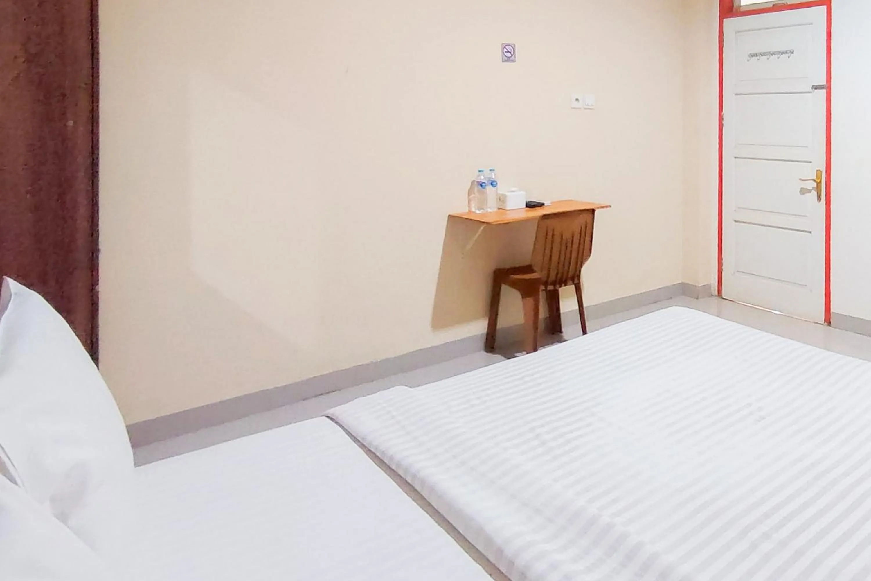 Bedroom, Bed in Urbanview Hotel Falah Residence Syariah By RedDoorz