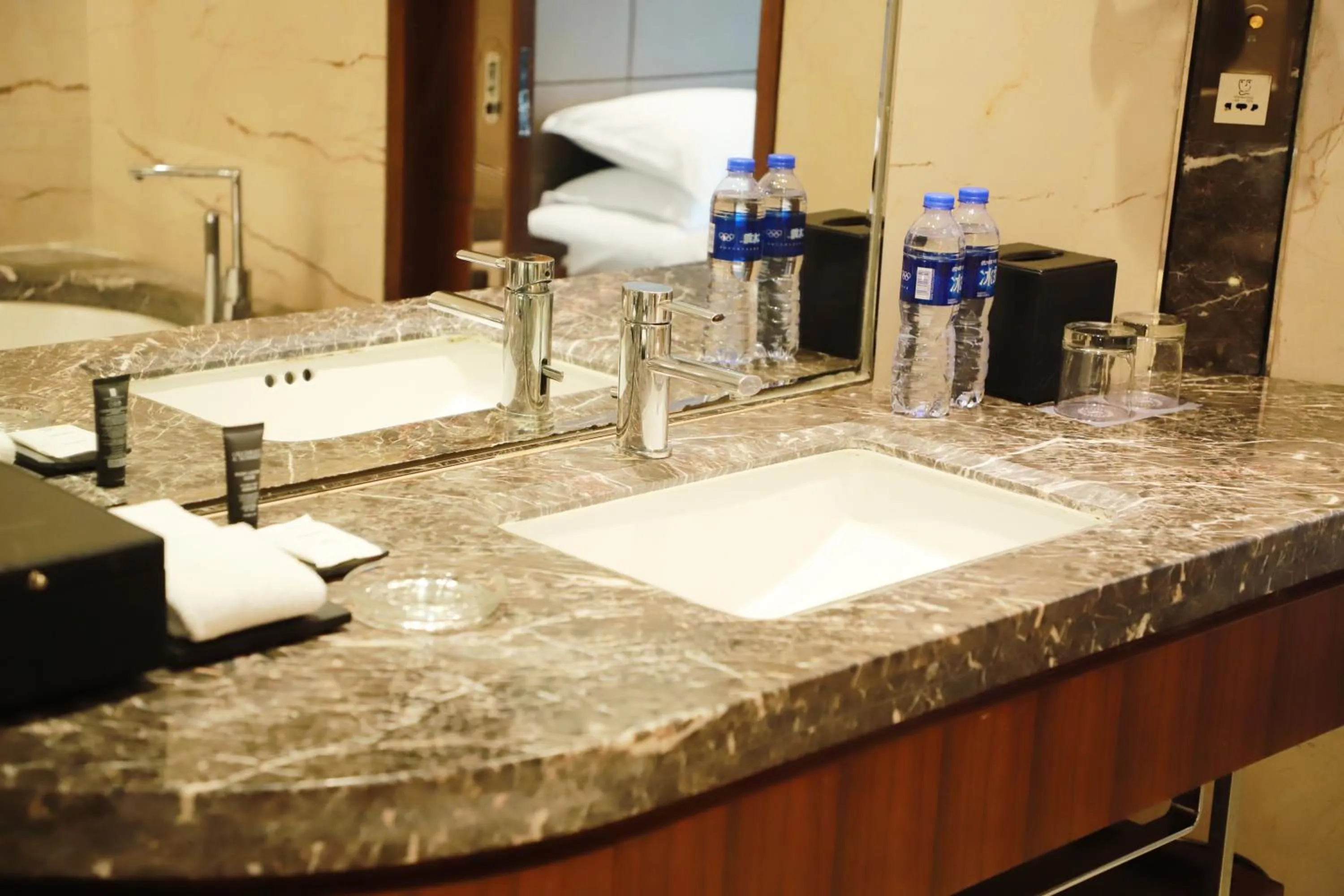 Toilet in Sheraton Hefei Xinzhan Hotel