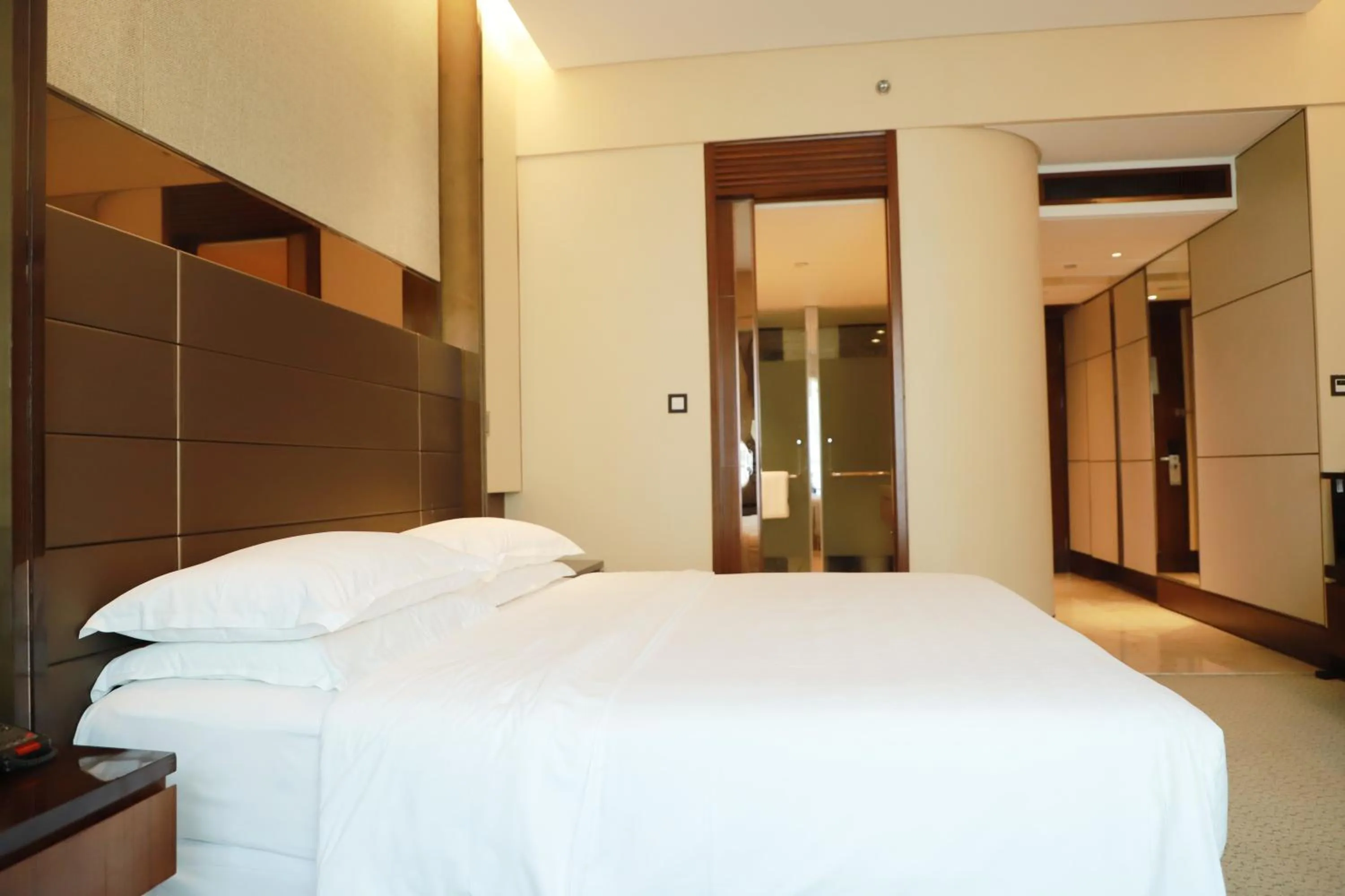 Bed in Sheraton Hefei Xinzhan Hotel