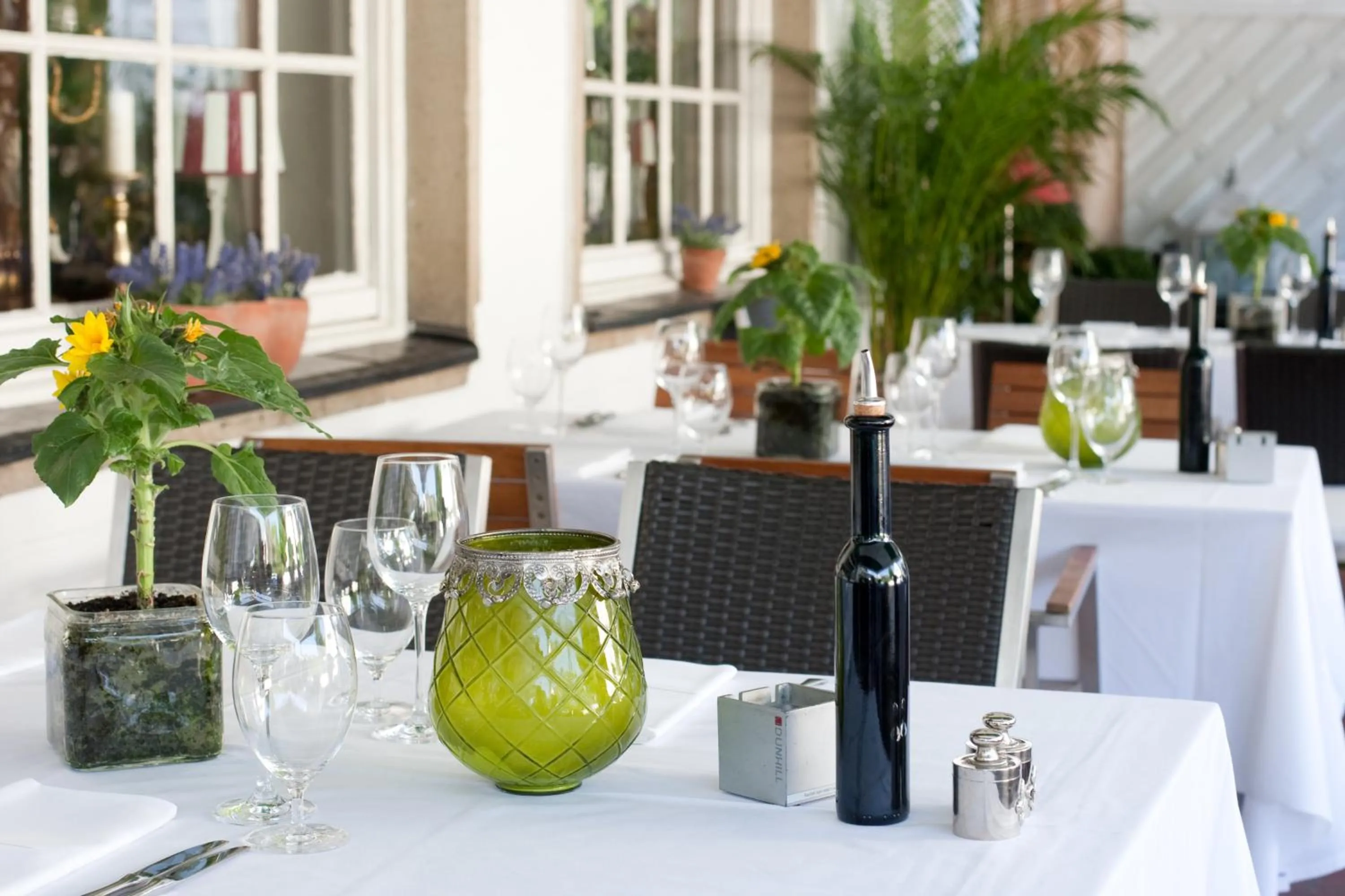 Restaurant/places to eat in Hotel Ashley's Garden