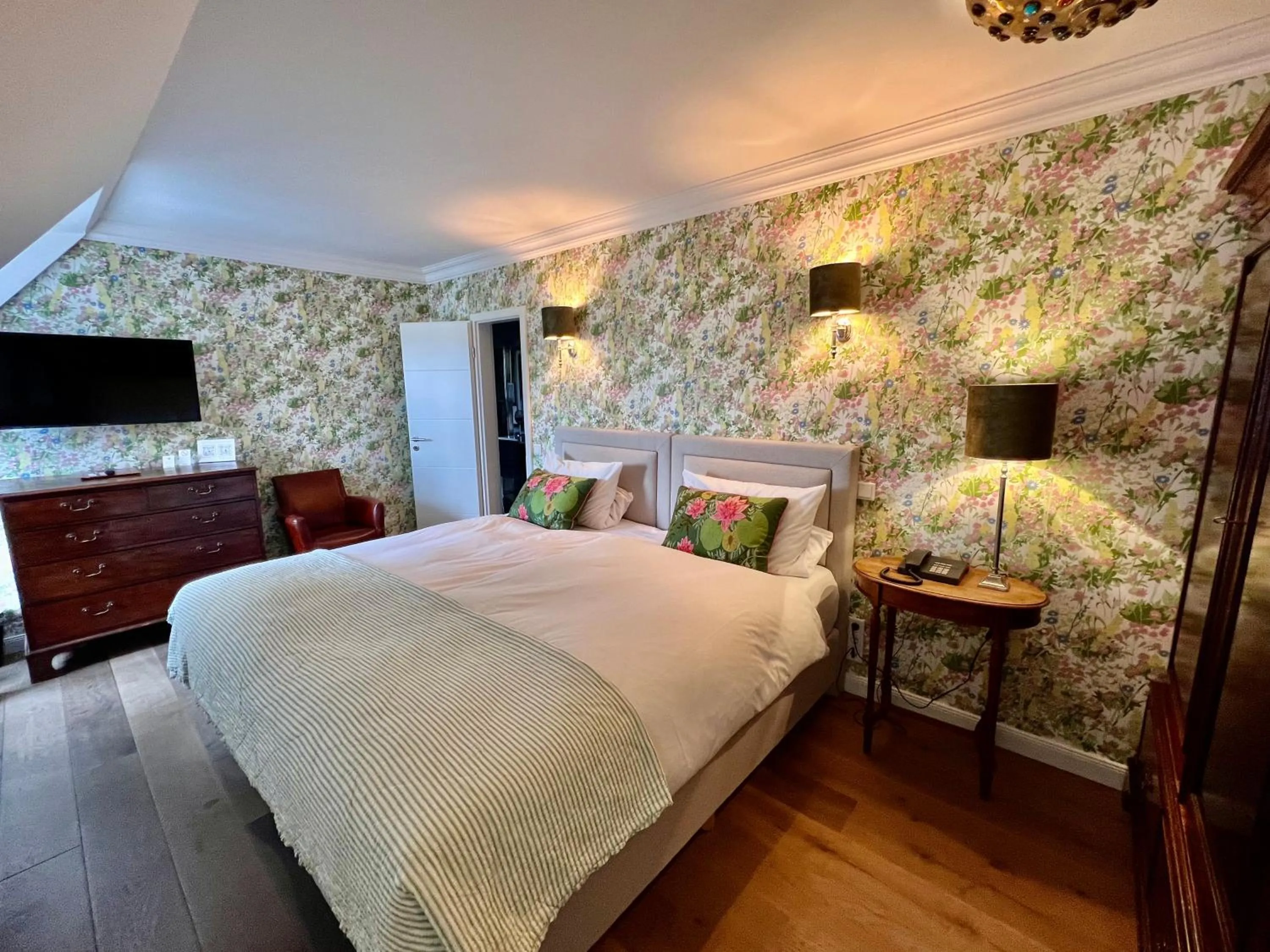 Bed in Hotel Ashley's Garden