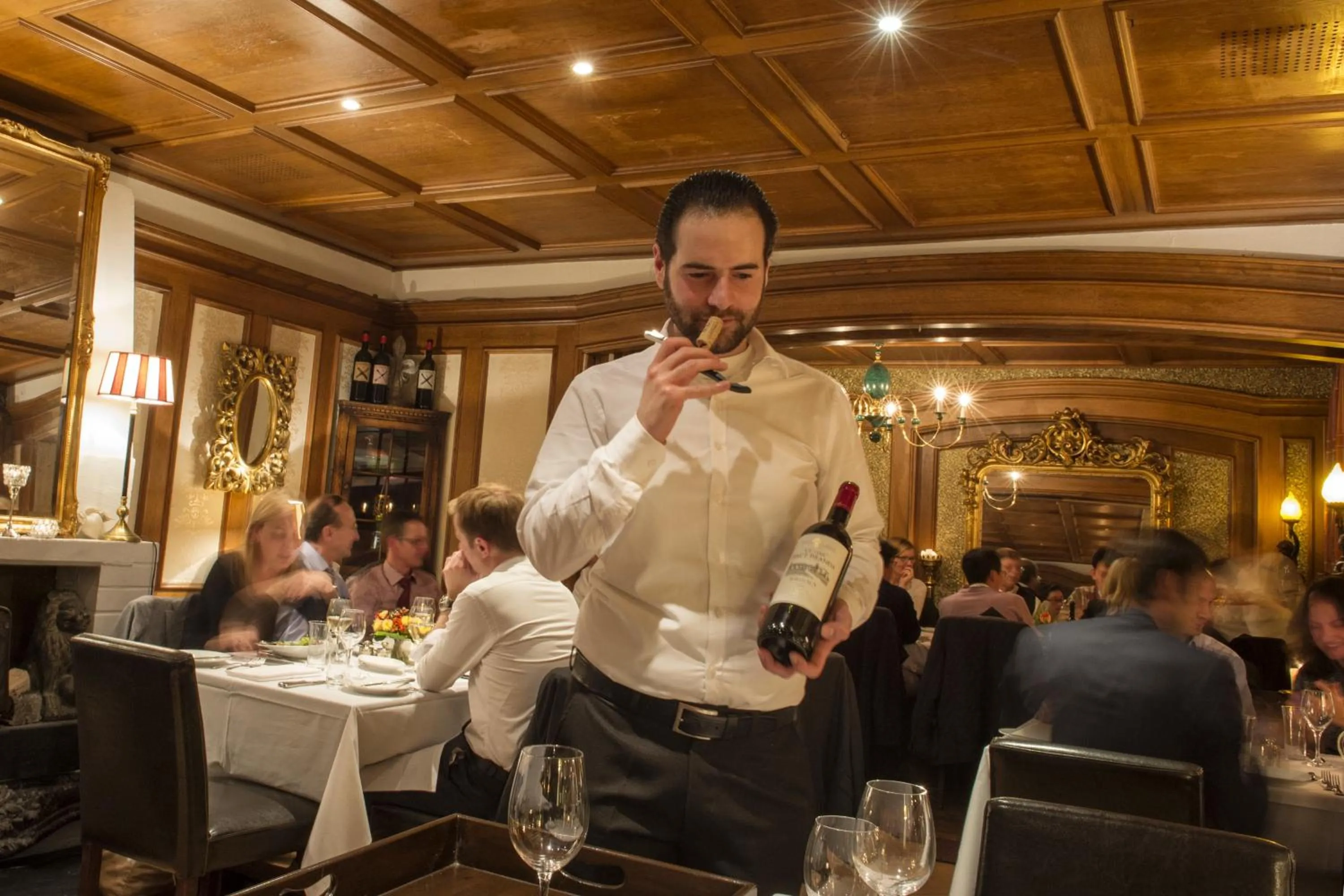 Restaurant/places to eat in Hotel Ashley's Garden