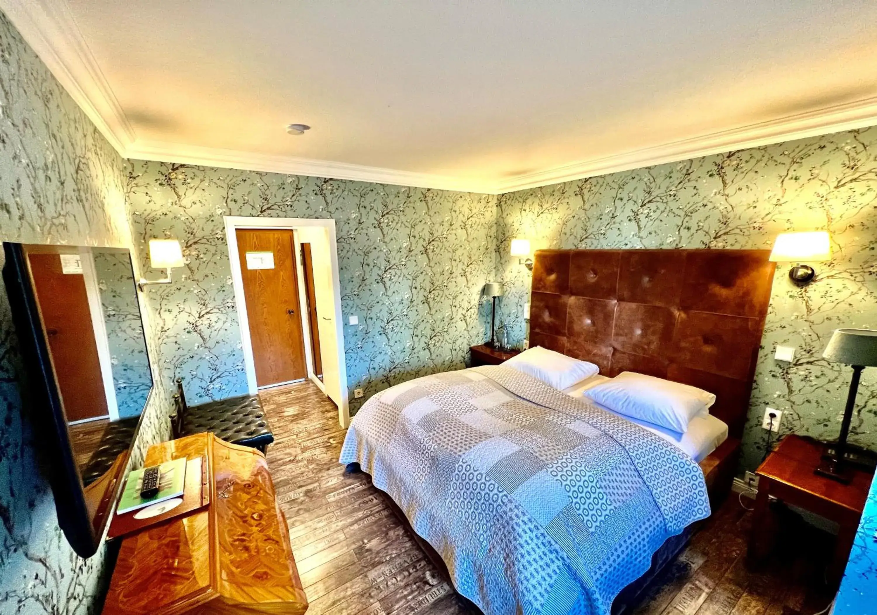 Photo of the whole room, Bed in Hotel Ashley's Garden Photo of the whole room, Bed in Hotel Ashley's Garden