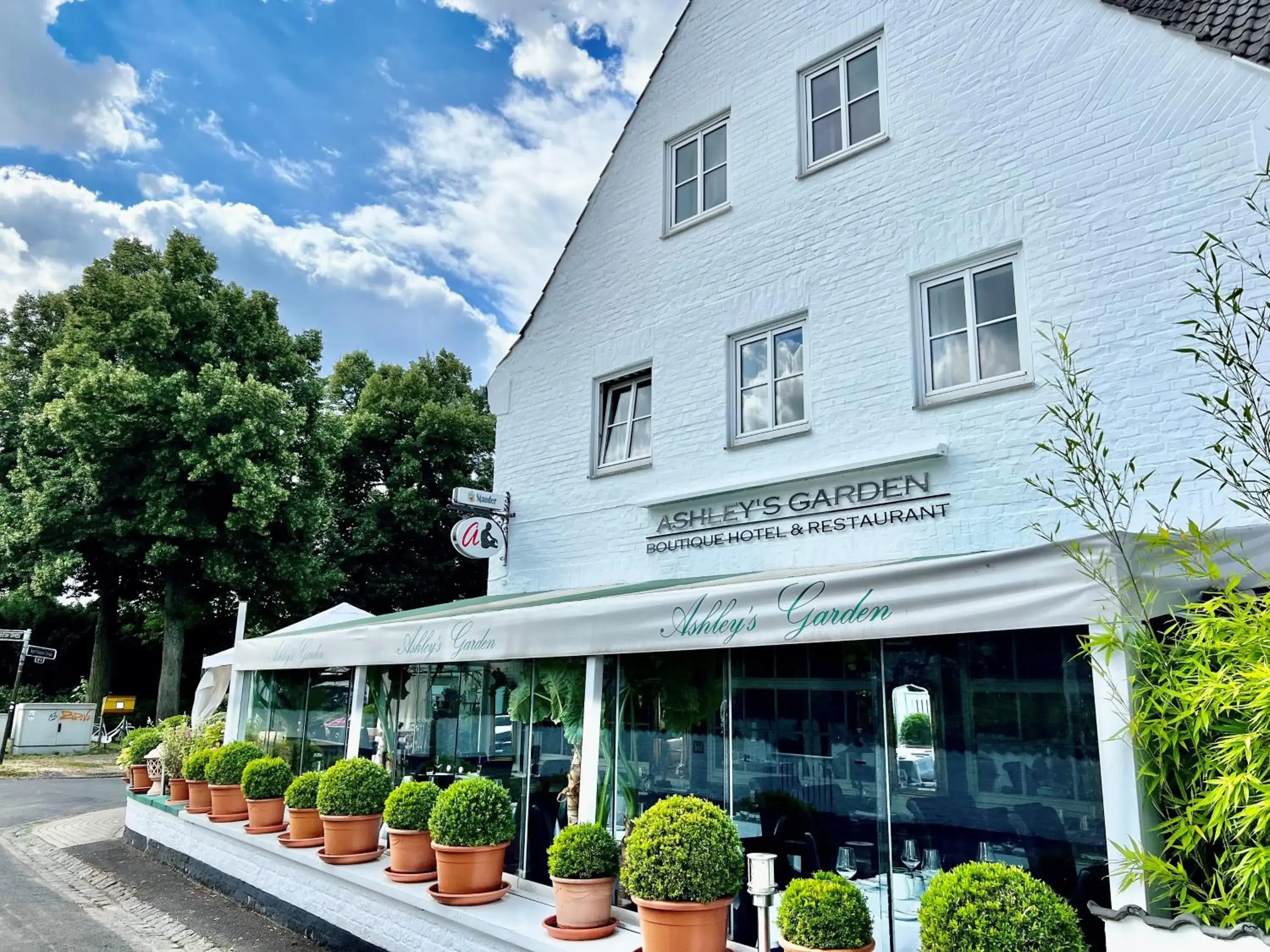 Property building in Hotel Ashley's Garden Property building in Hotel Ashley's Garden