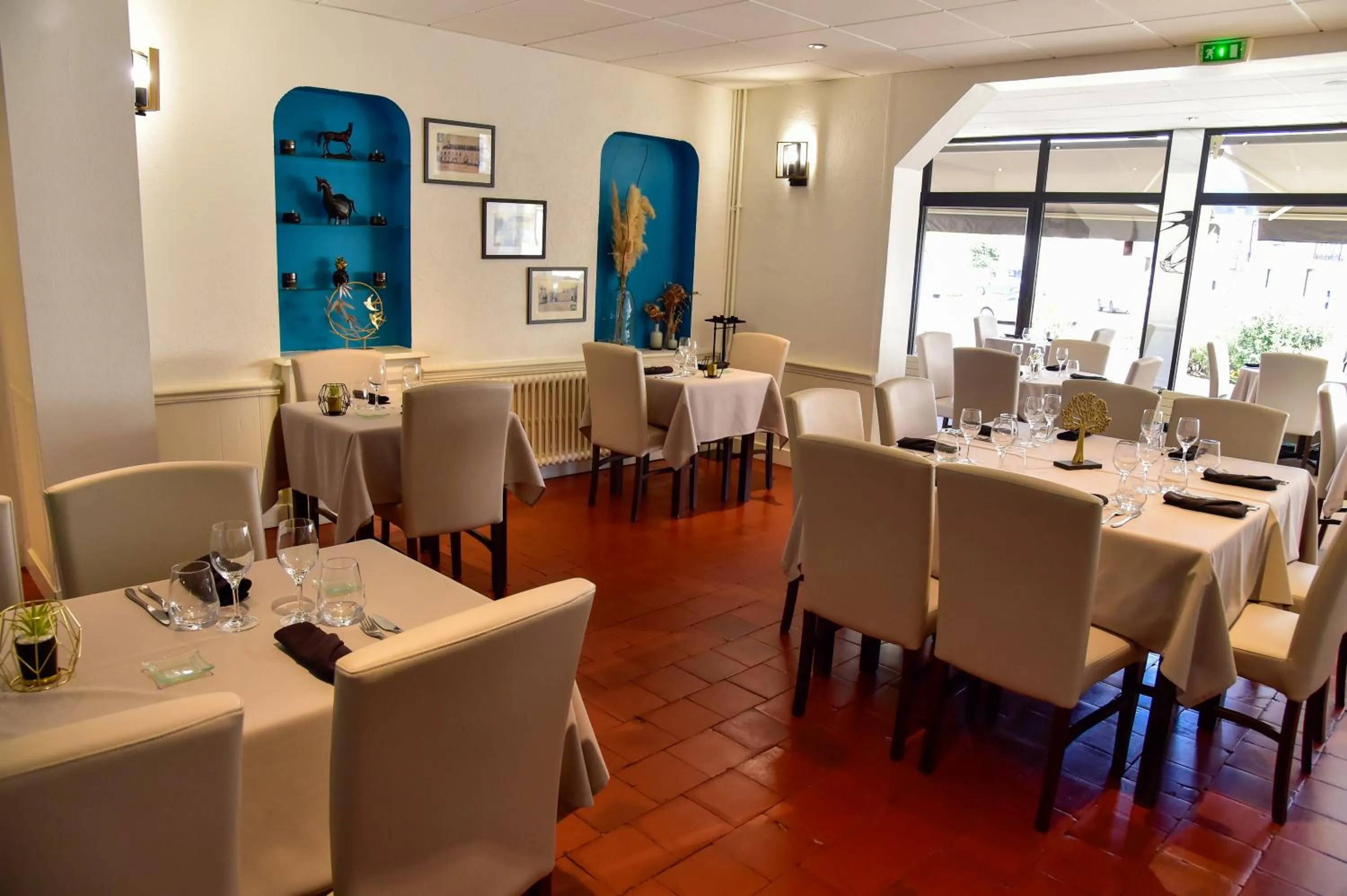 Restaurant/places to eat in Logis Hôtel Le Pélican & son restaurant