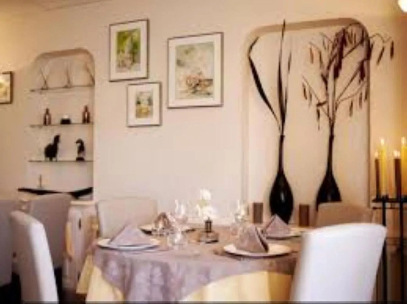 Restaurant/places to eat in Logis Hôtel Le Pélican & son restaurant