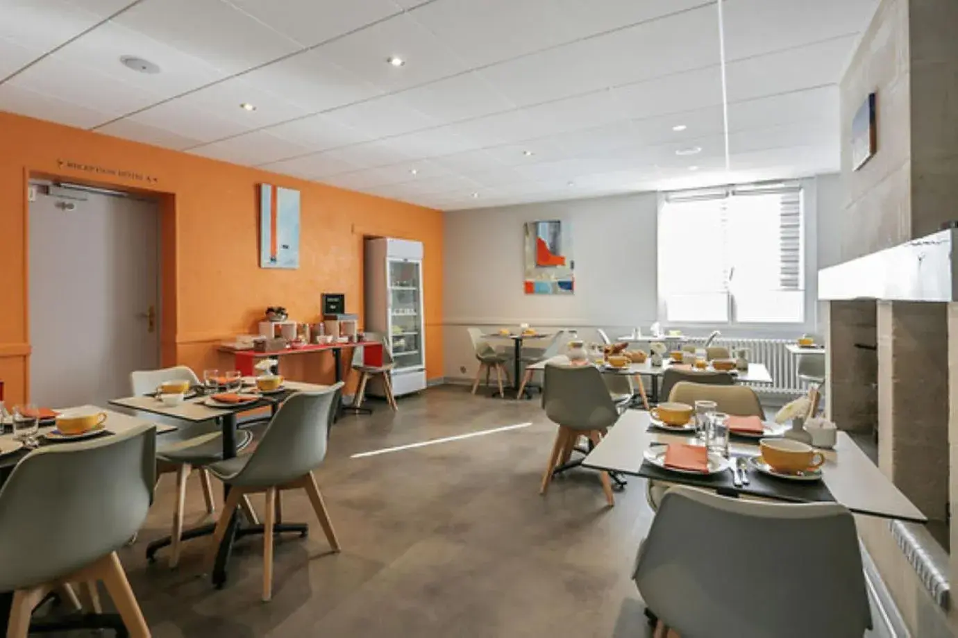 Breakfast in Logis Hôtel Le Pélican & son restaurant Breakfast in Logis Hôtel Le Pélican & son restaurant