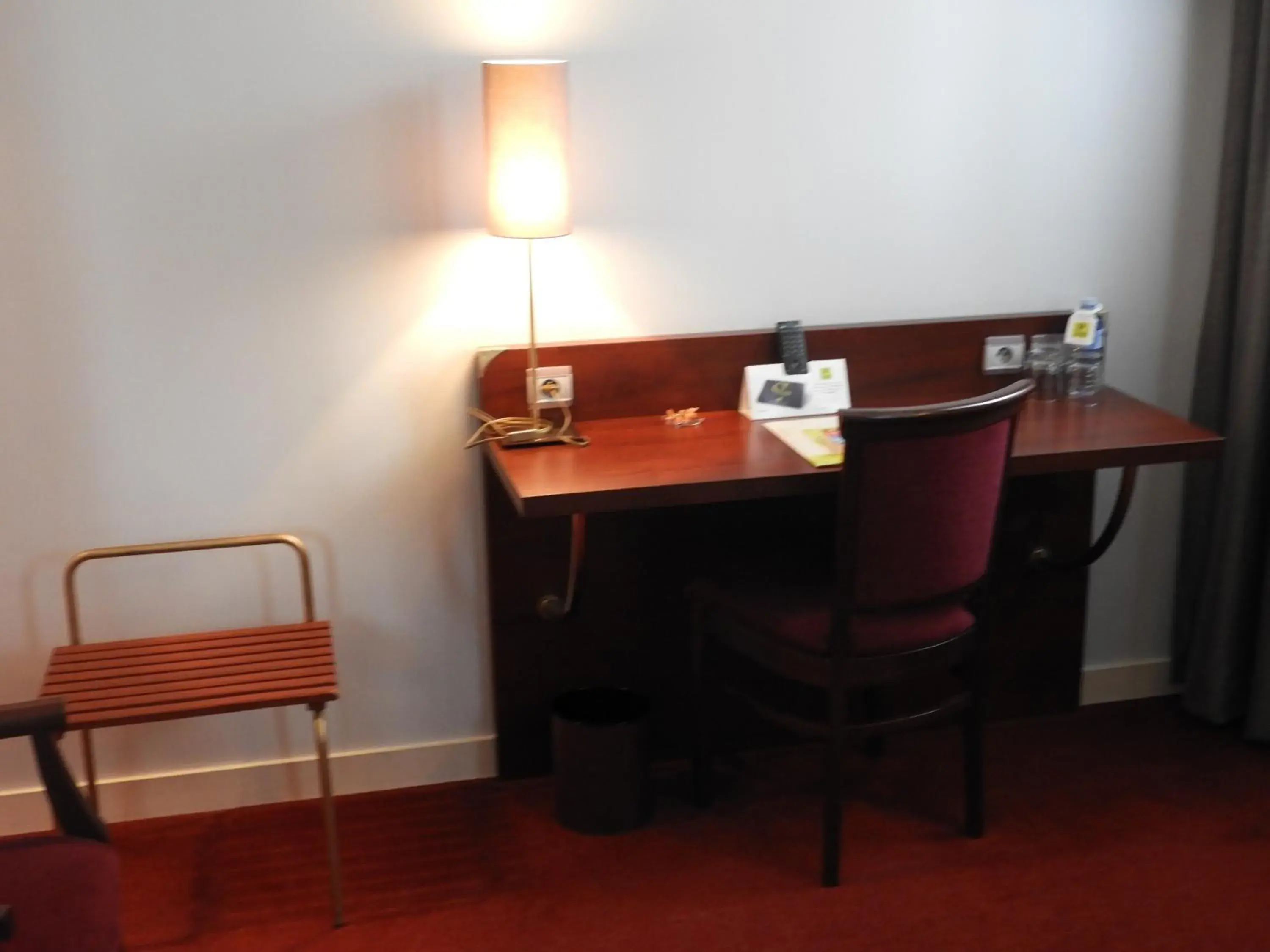 Family Room - Disability Access in Logis Hôtel Le Pélican & son restaurant Family Room - Disability Access in Logis Hôtel Le Pélican & son restaurant