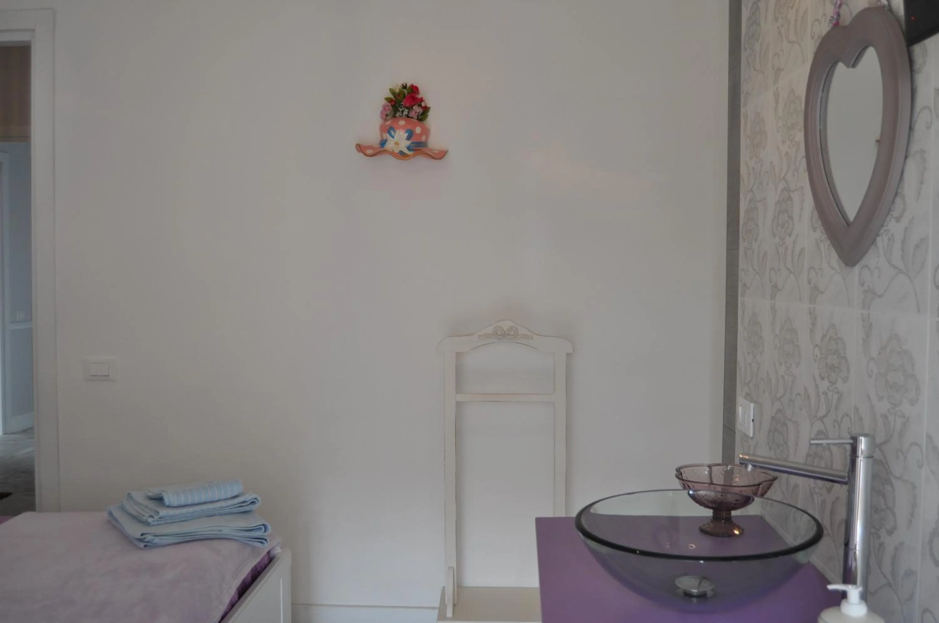 Decorative detail, Bed in I Citri