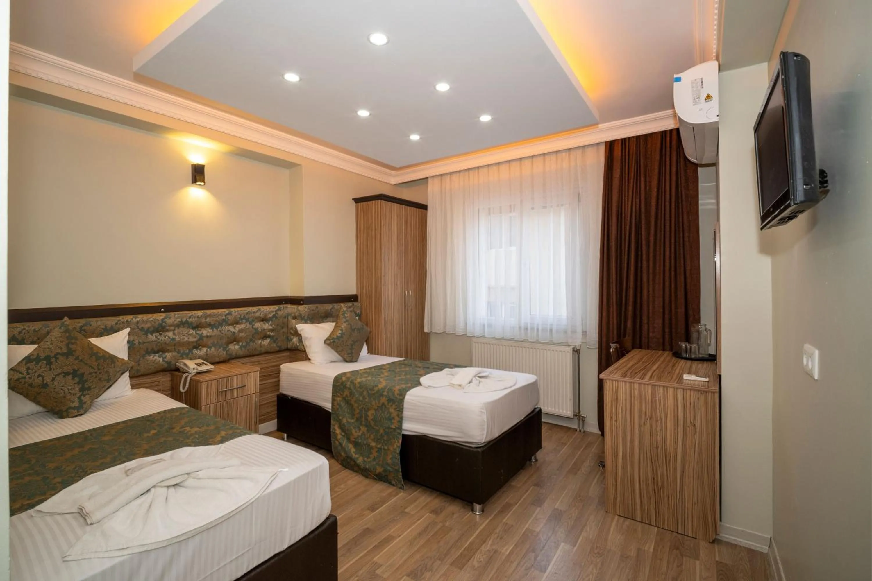 TV and multimedia, Bed in Hotel Simper