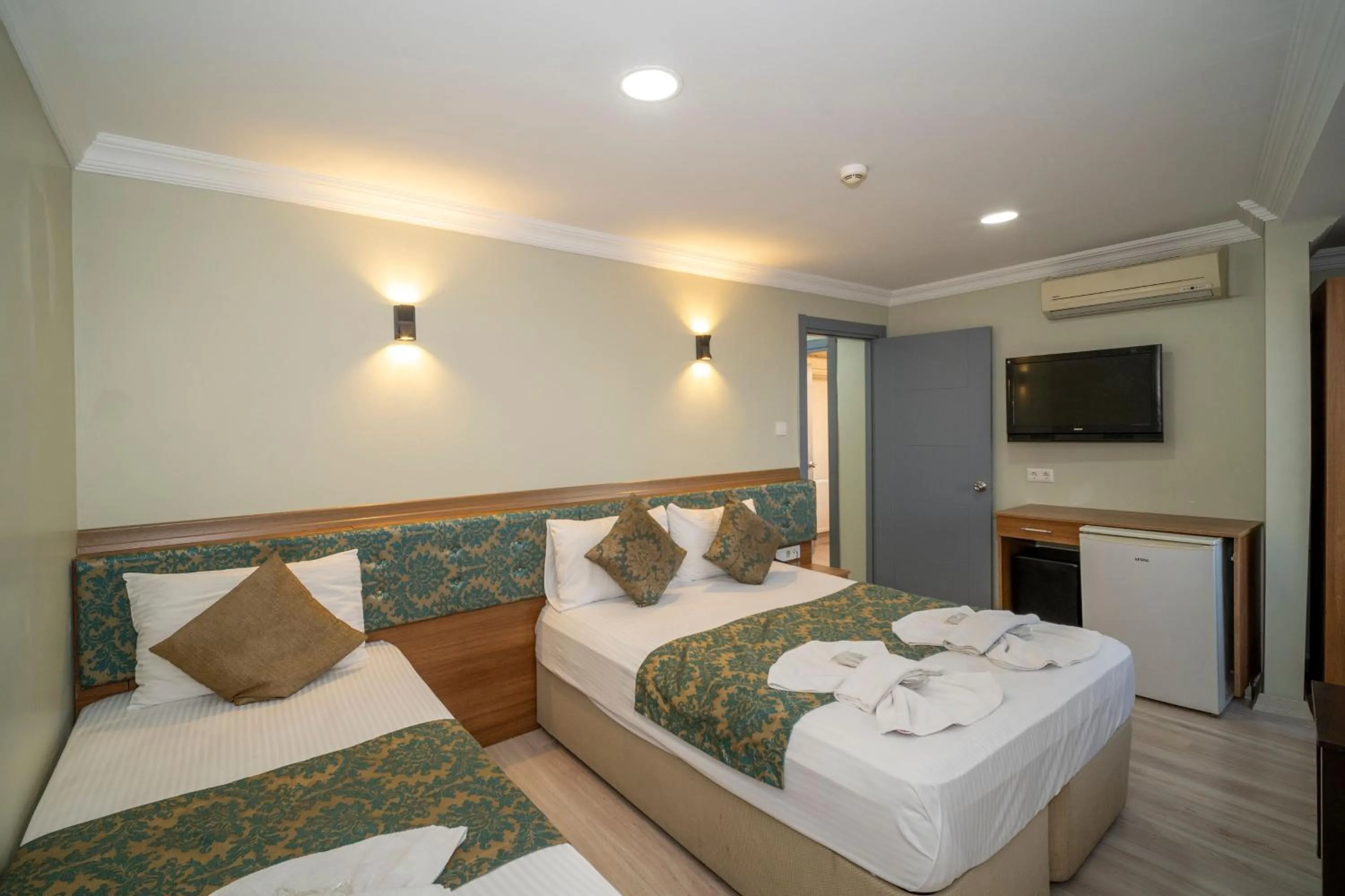 TV and multimedia, Bed in Hotel Simper