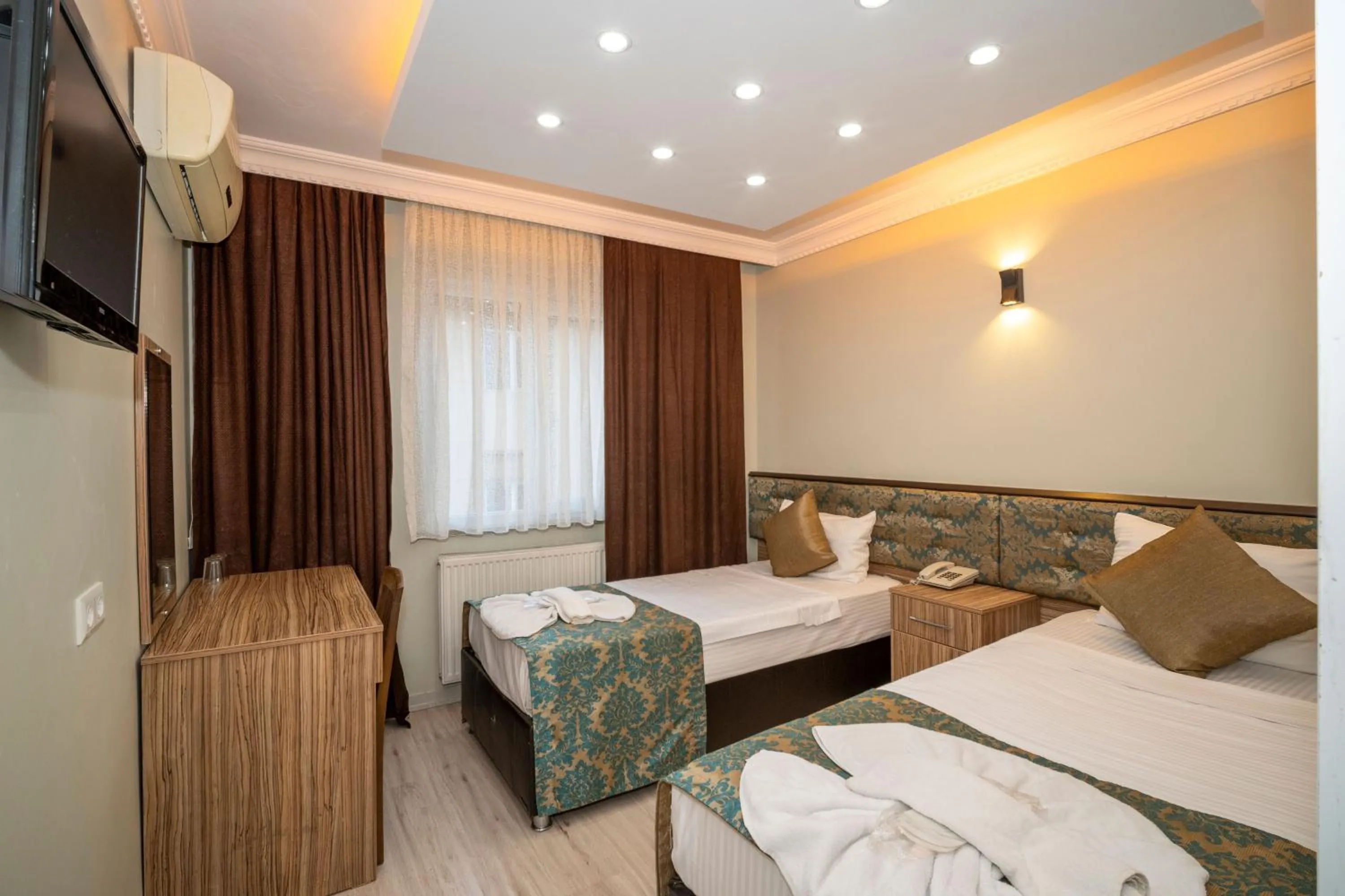 Bed in Hotel Simper