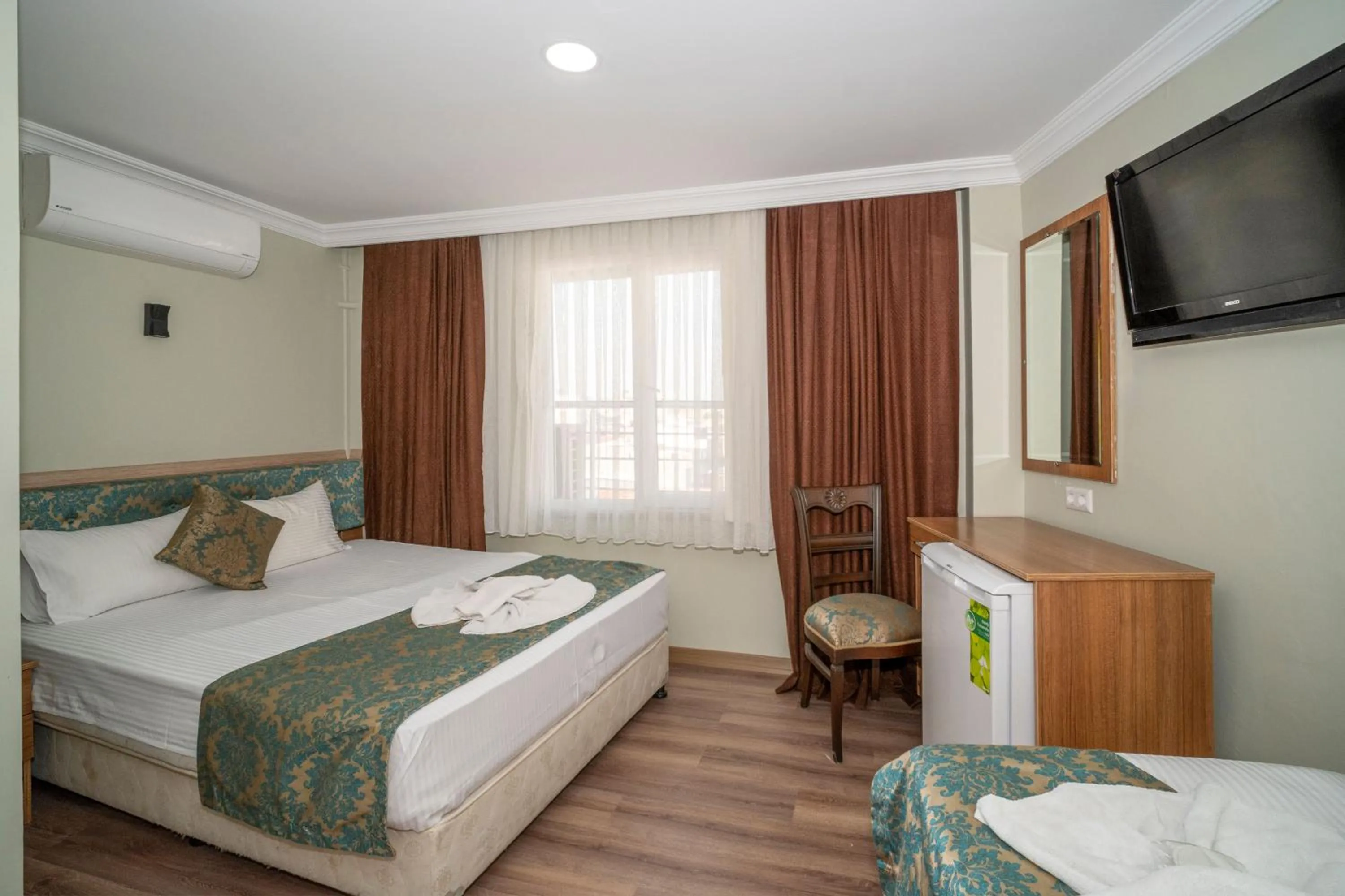 TV and multimedia, Bed in Hotel Simper