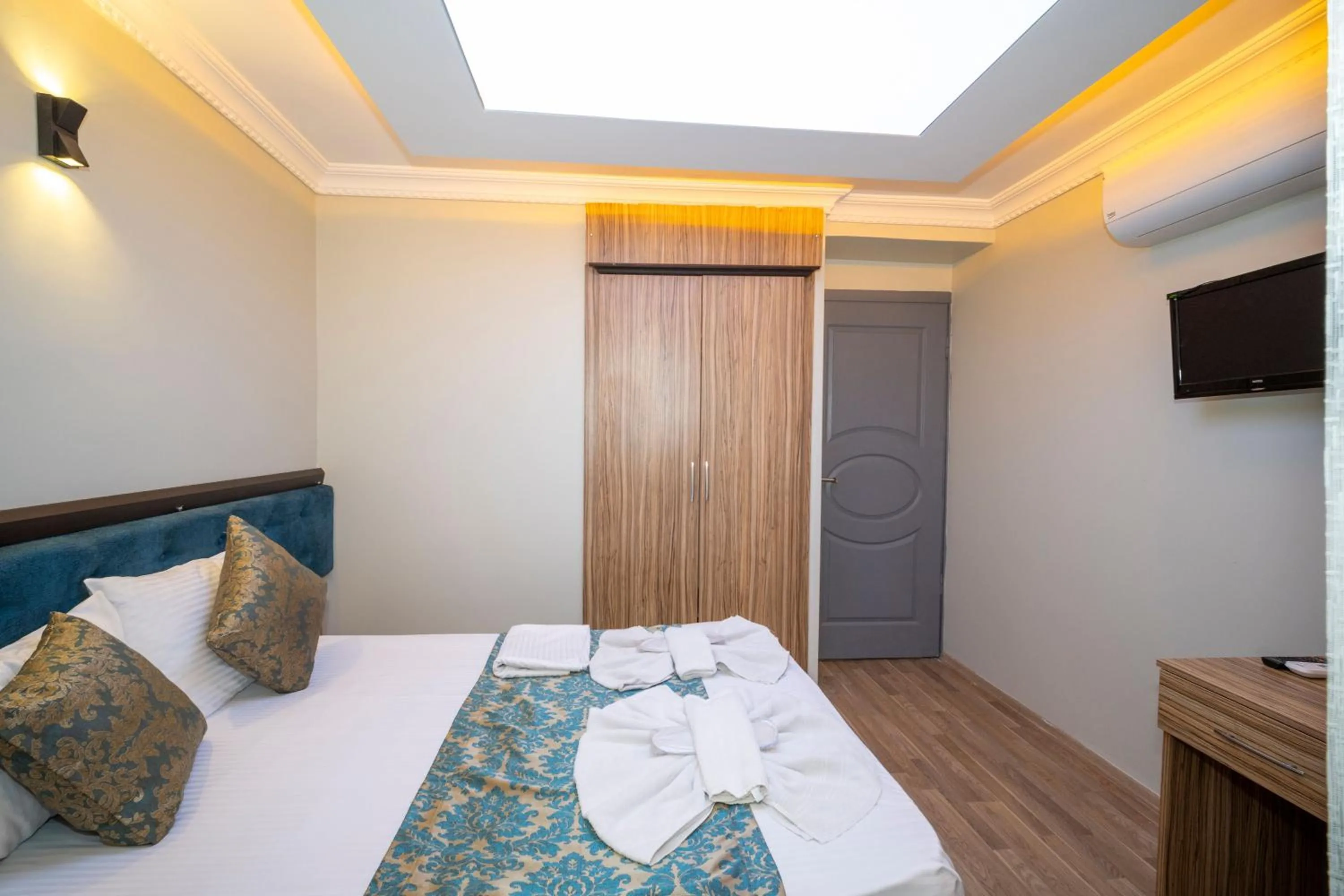 Bed in Hotel Simper