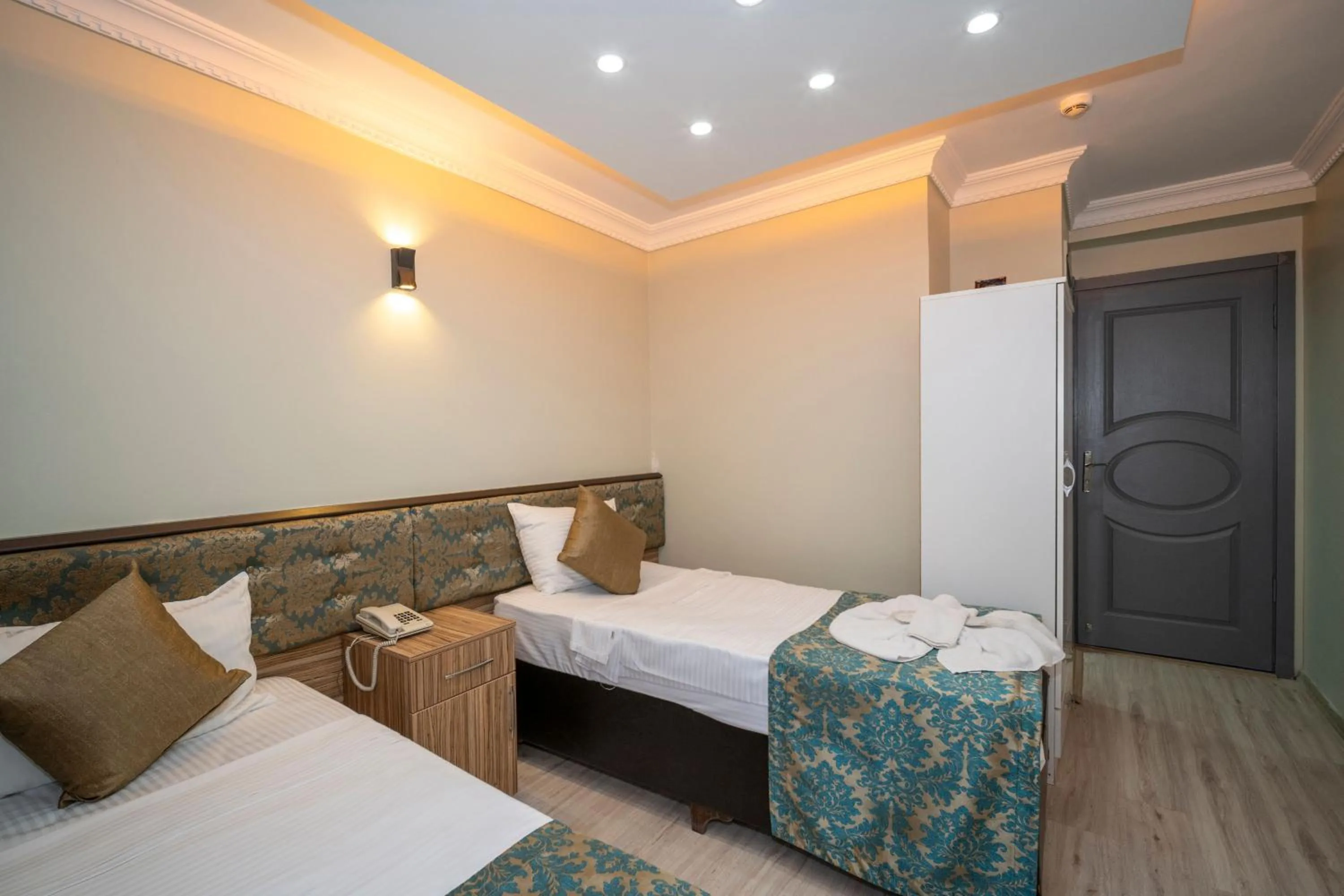 Bedroom, Bed in Hotel Simper