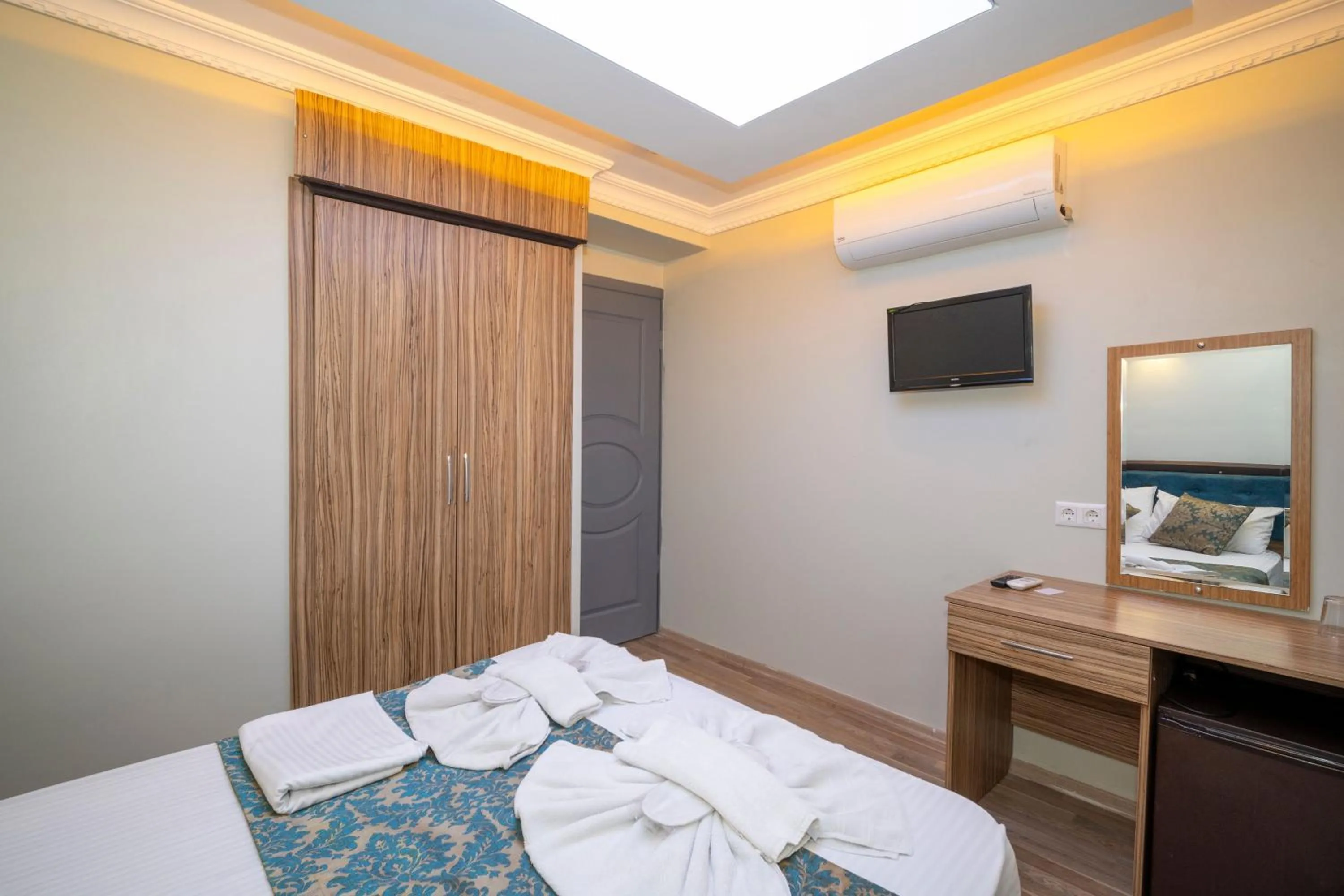 Bed in Hotel Simper