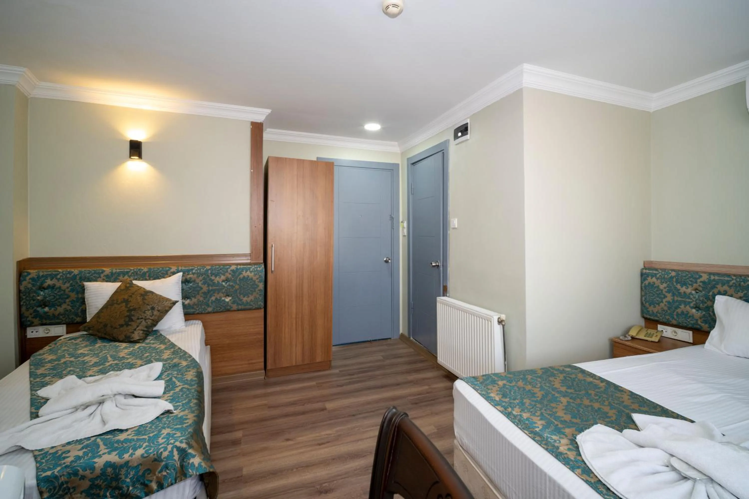 Photo of the whole room, Bed in Hotel Simper