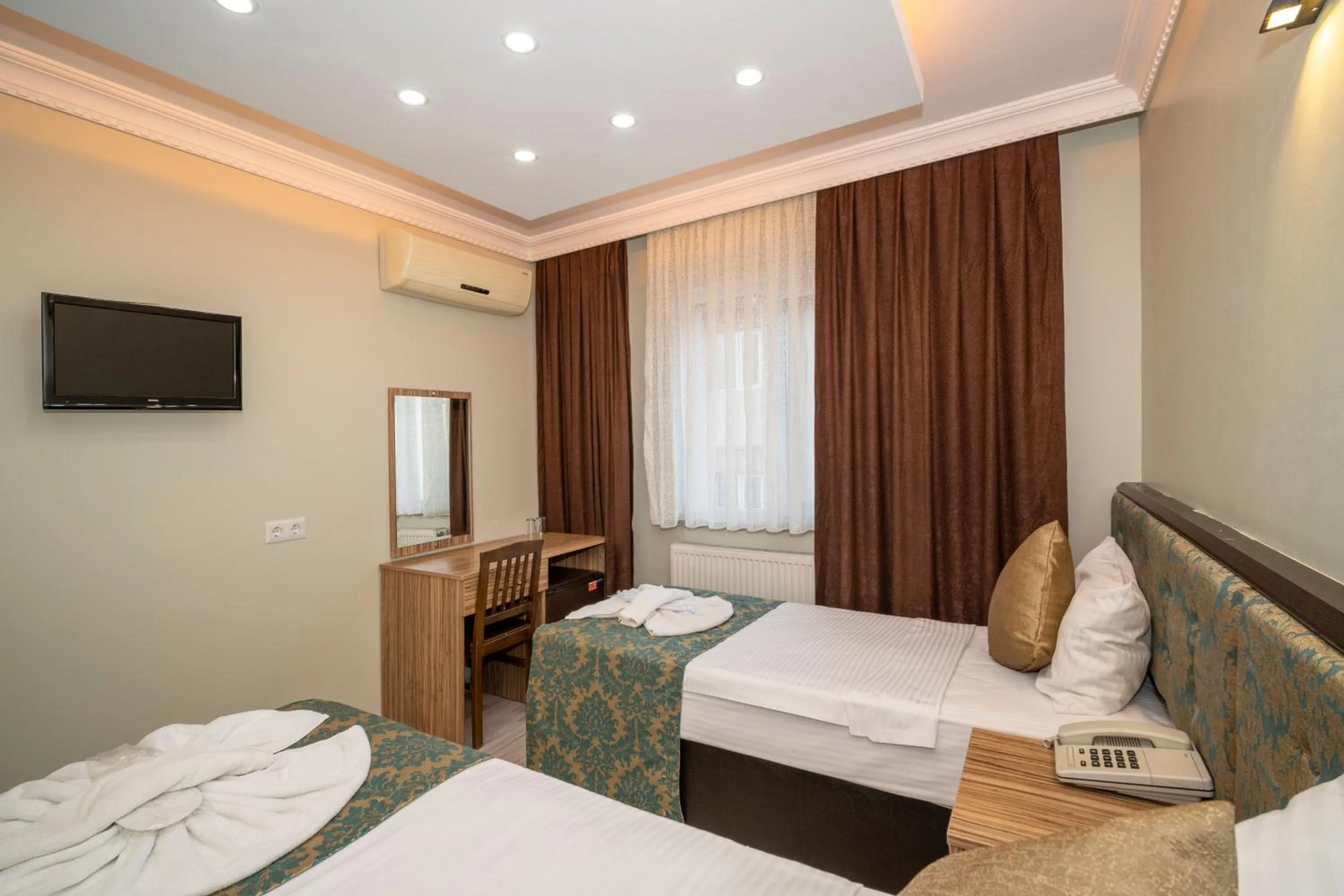 Bed in Hotel Simper