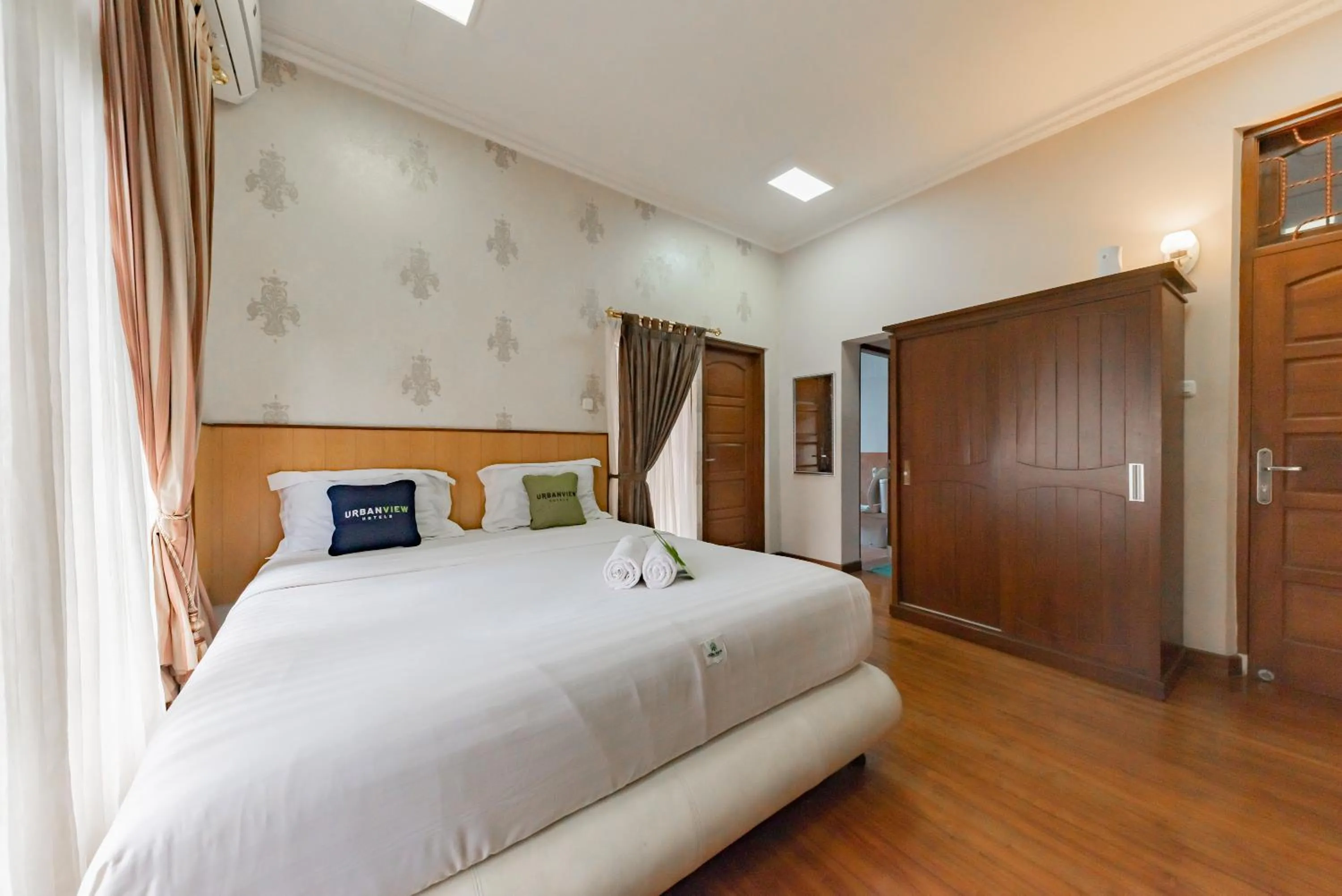 Photo of the whole room, Bed in Urbanview Hotel Villa Surya Bandung