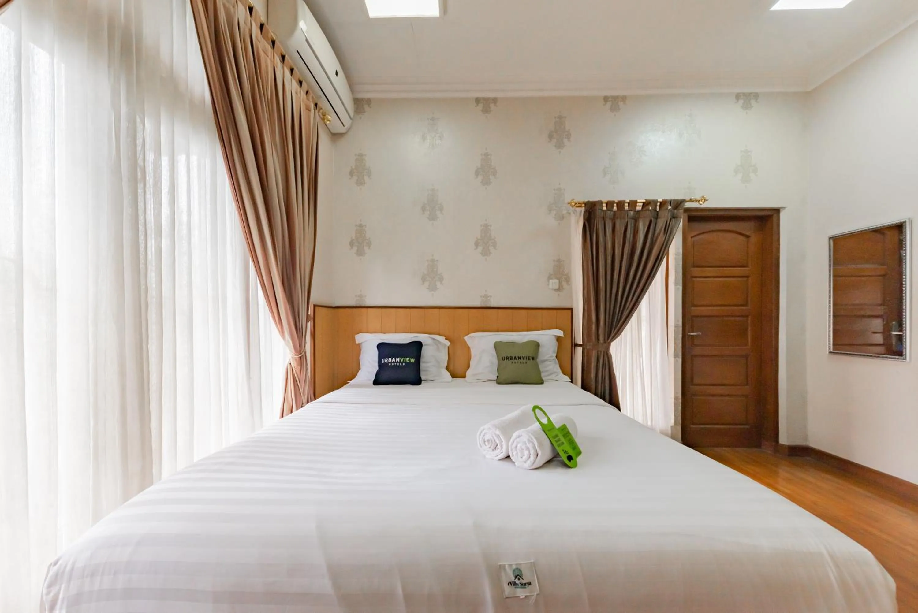 Bedroom, Bed in Urbanview Hotel Villa Surya Bandung