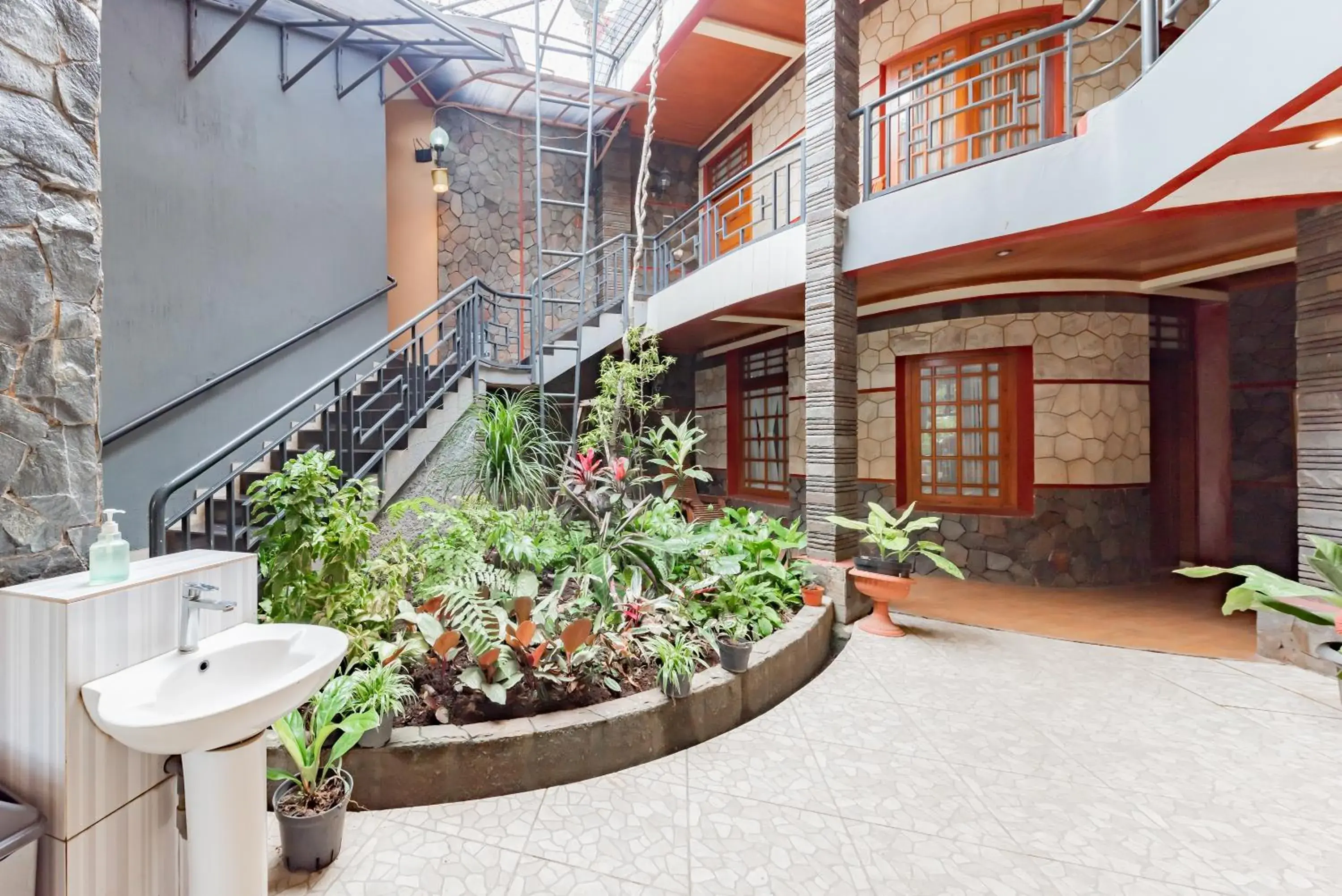 Property building in Urbanview Hotel Villa Surya Bandung Property building in Urbanview Hotel Villa Surya Bandung