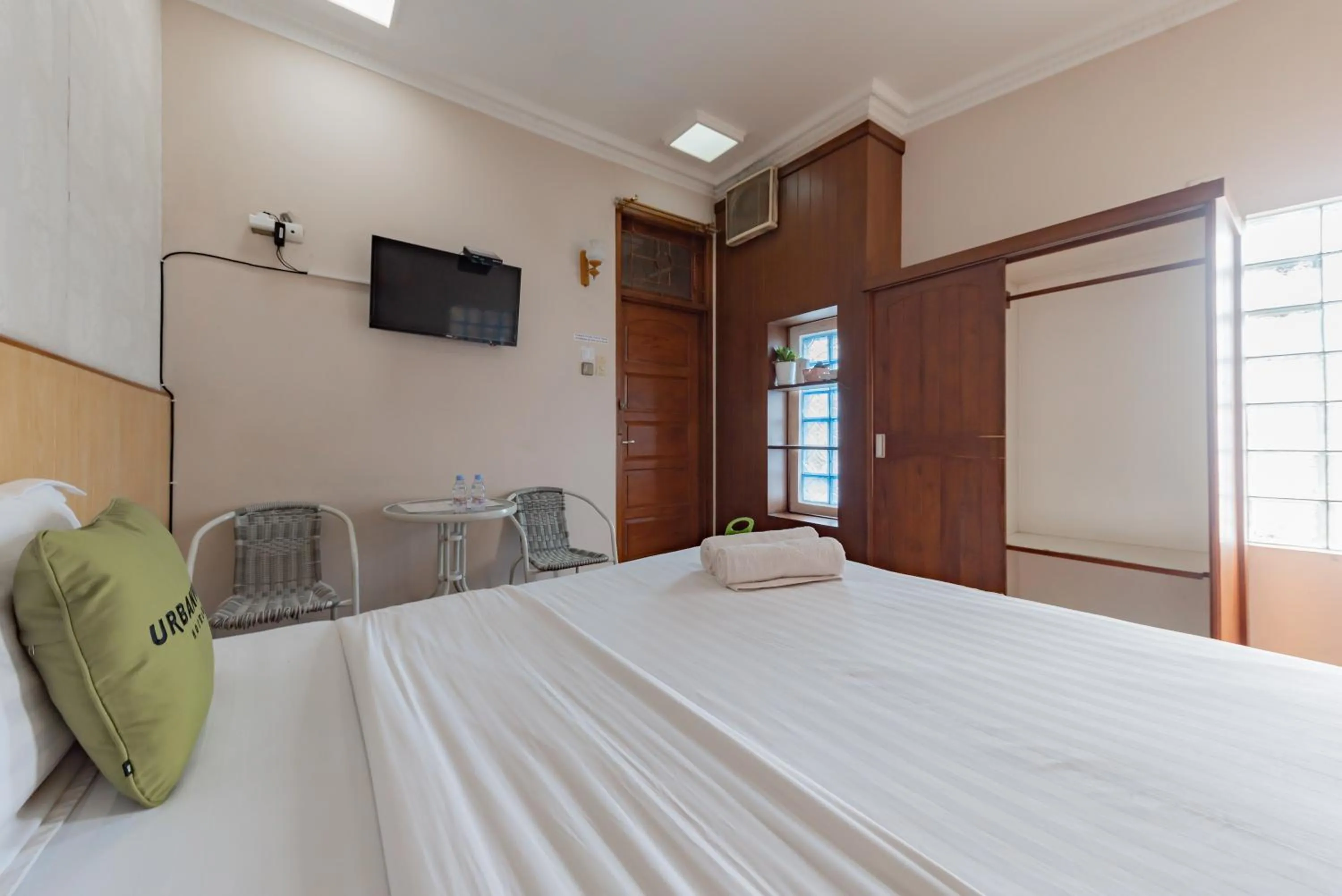 Bedroom, Bed in Urbanview Hotel Villa Surya Bandung