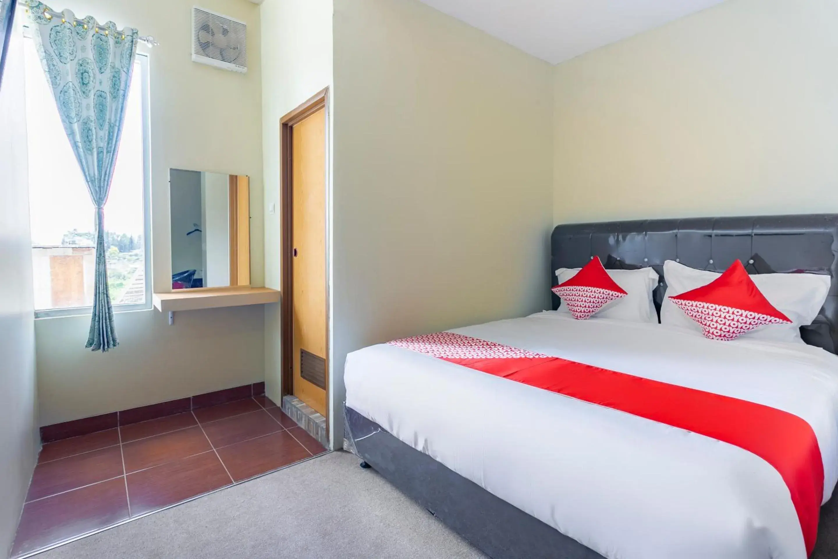 Bedroom, Bed in Collection O 3130 D'Valley View Bedroom, Bed in Collection O 3130 D'Valley View