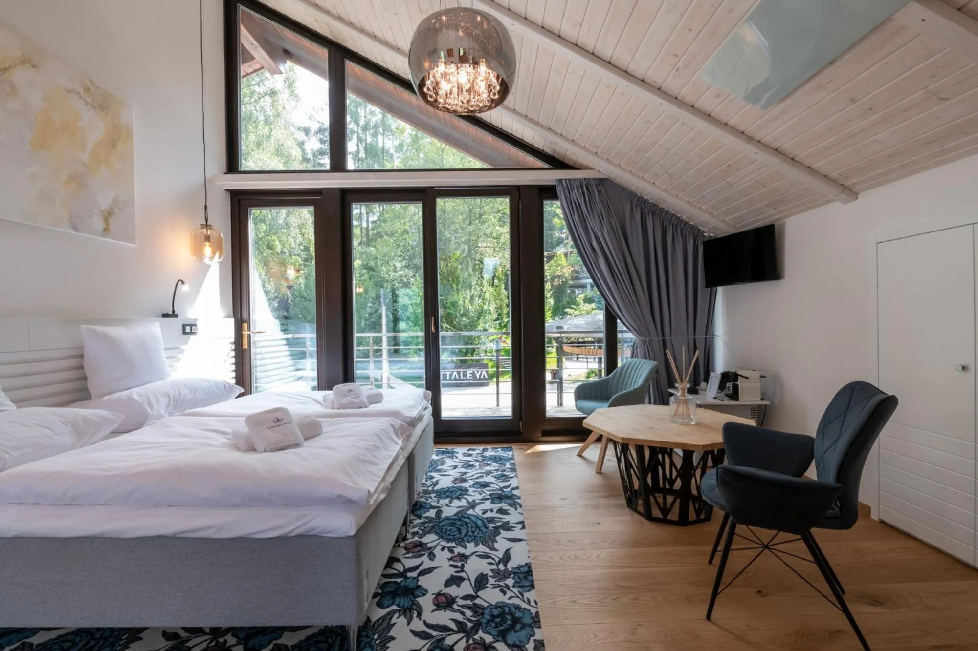 Photo of the whole room, Bed in Resort CATTALEYA