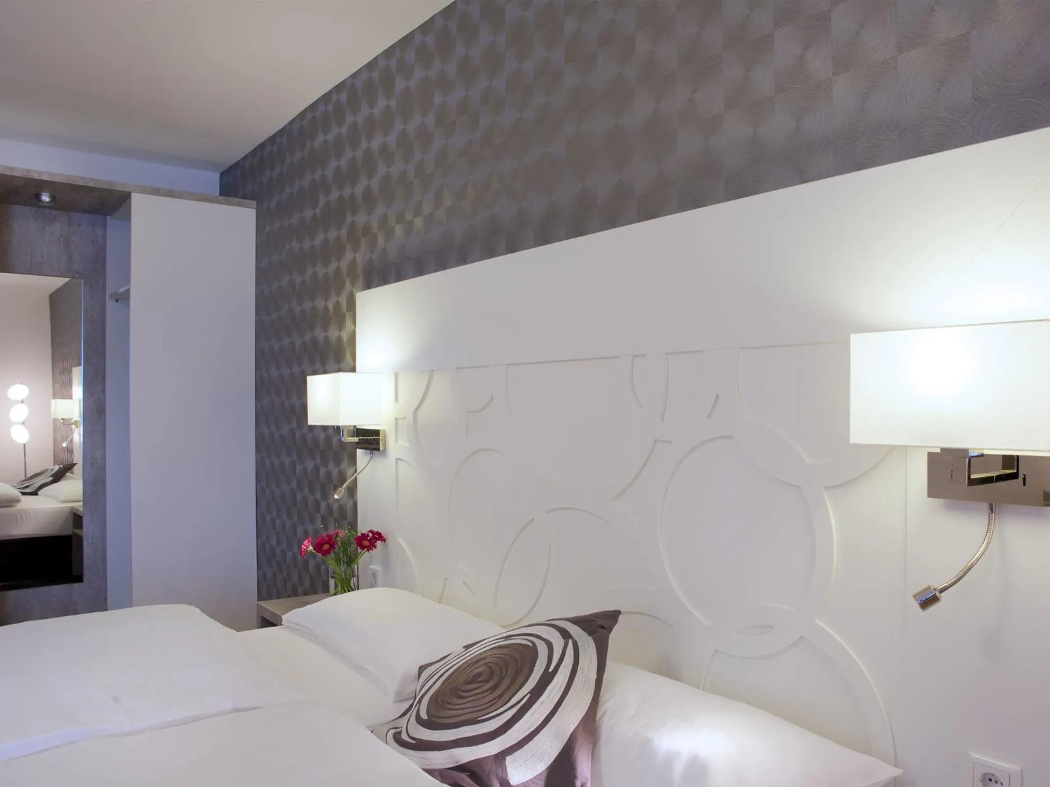 Bedroom, Bed in Hotel Karolinger Hof