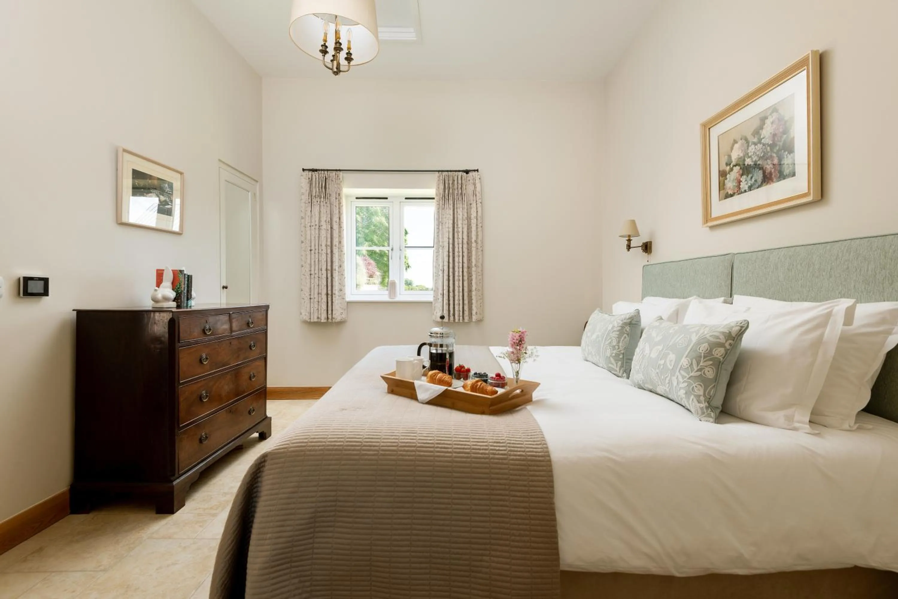 Bed in Barrow Hill Barns