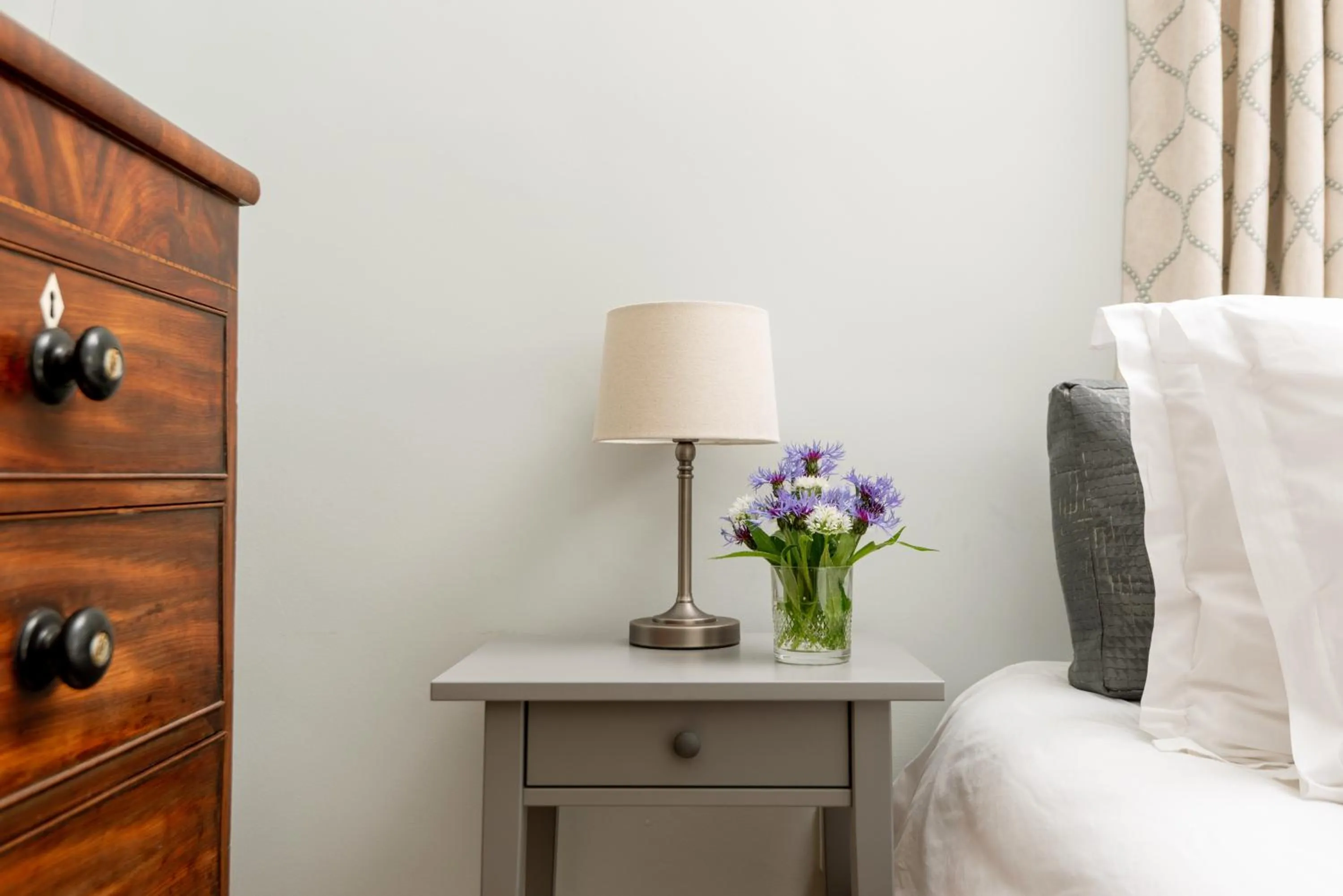 Bed in Barrow Hill Barns