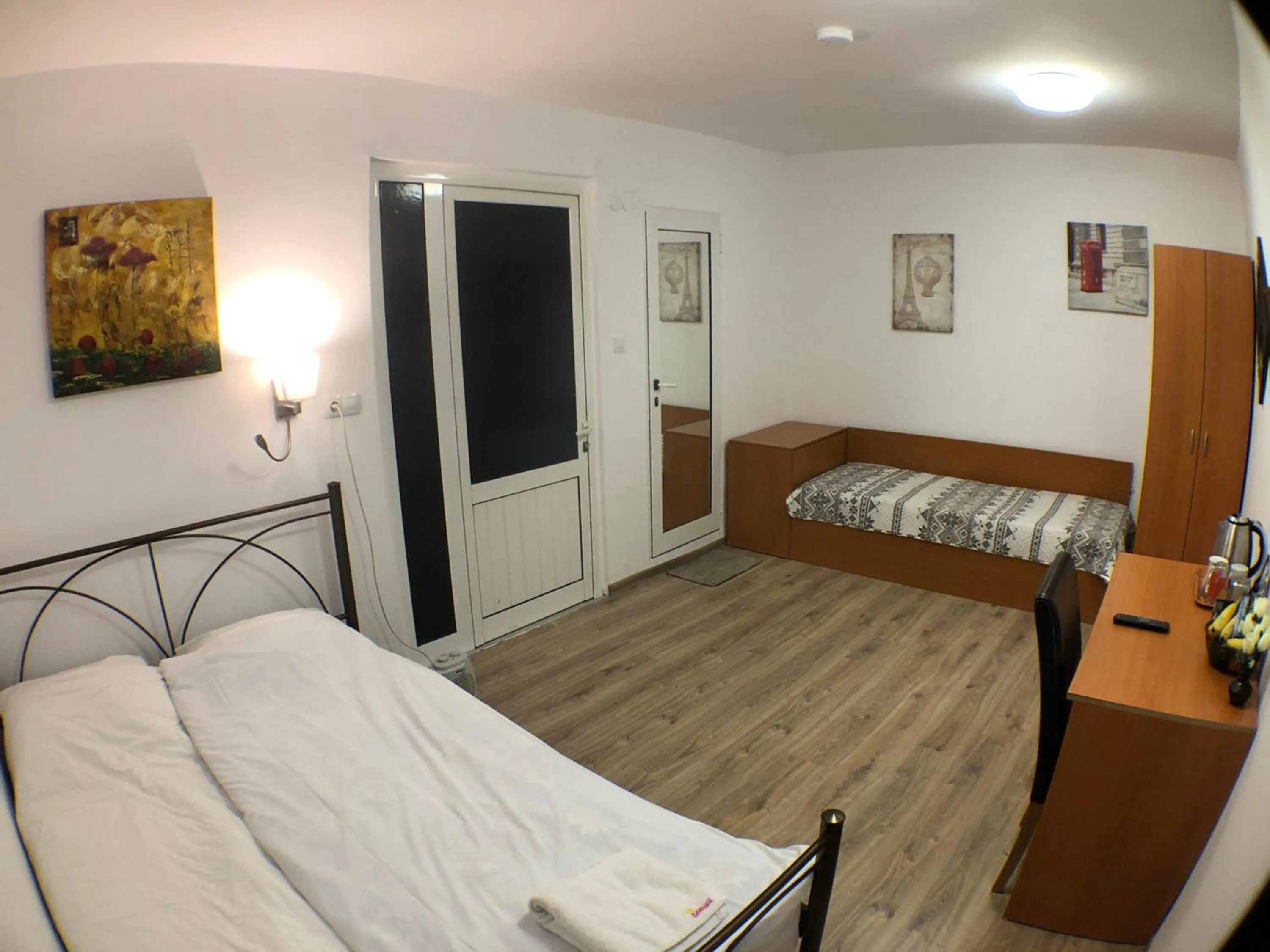 Communal lounge/ TV room, Bed in Samuil Apartments - Central Burgas