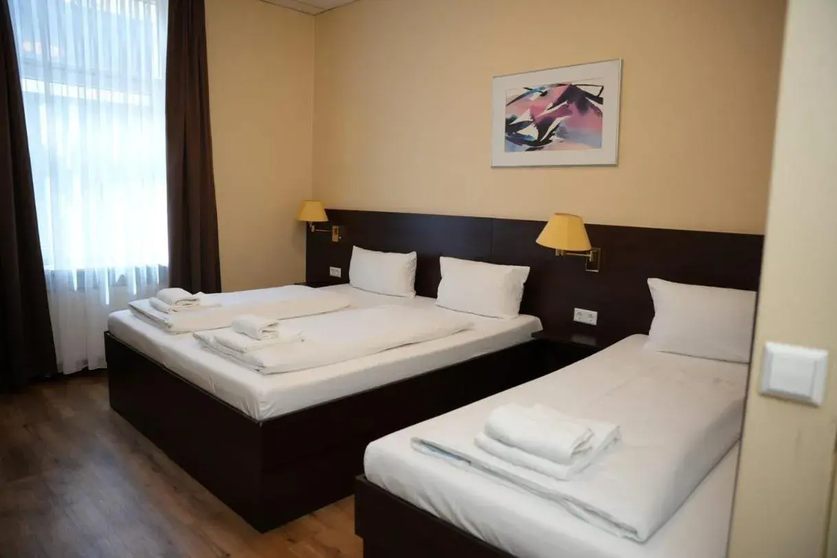 Bed in Hotel CityRing