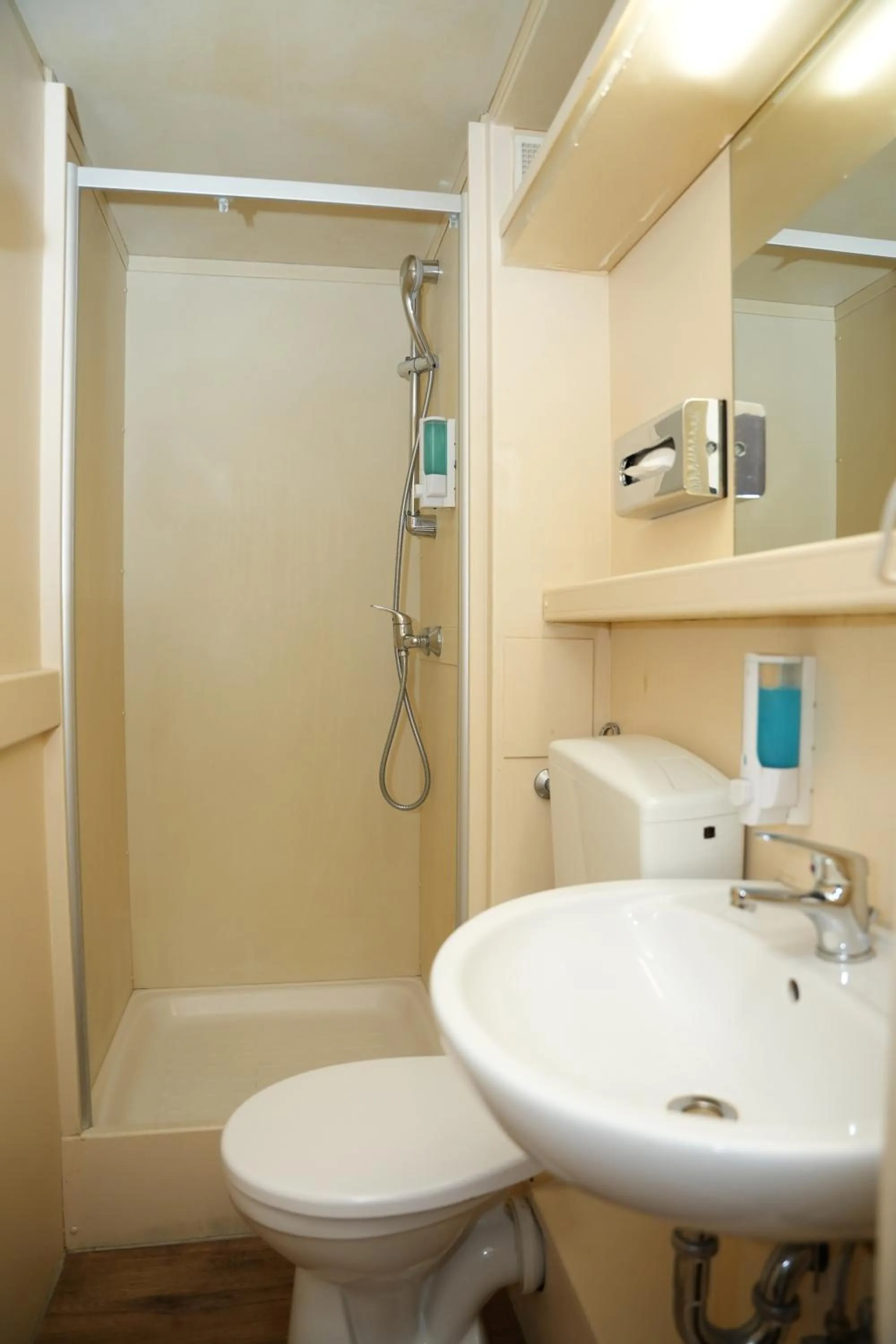 Shower in Hotel CityRing