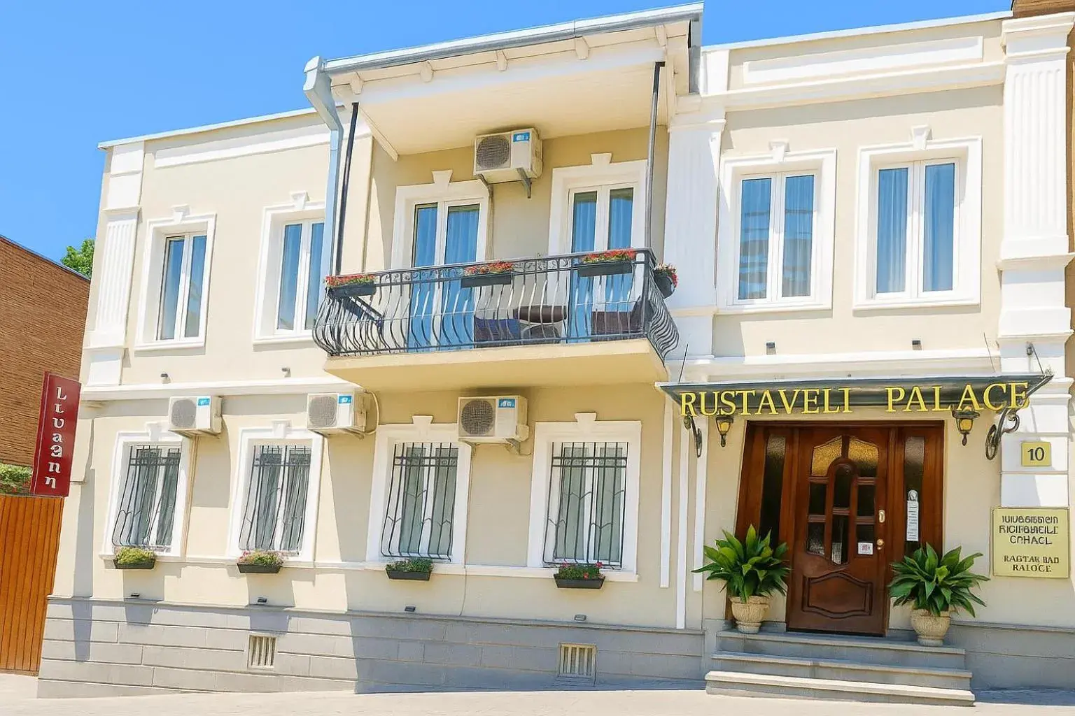 Facade/entrance in Rustaveli Palace Facade/entrance in Rustaveli Palace