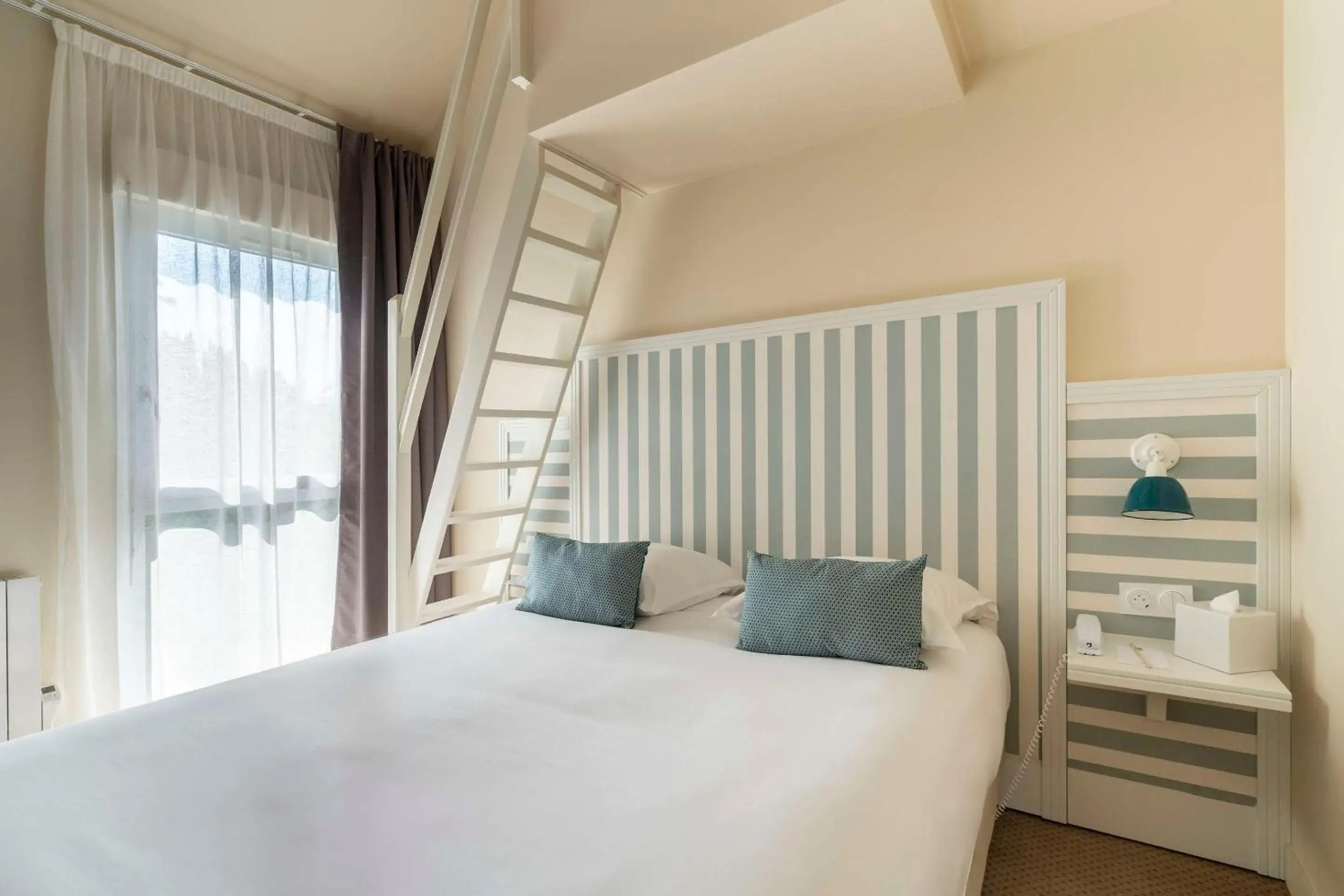 Bedroom, Bed in Best Western Flers Centre Gare Bedroom, Bed in Best Western Flers Centre Gare