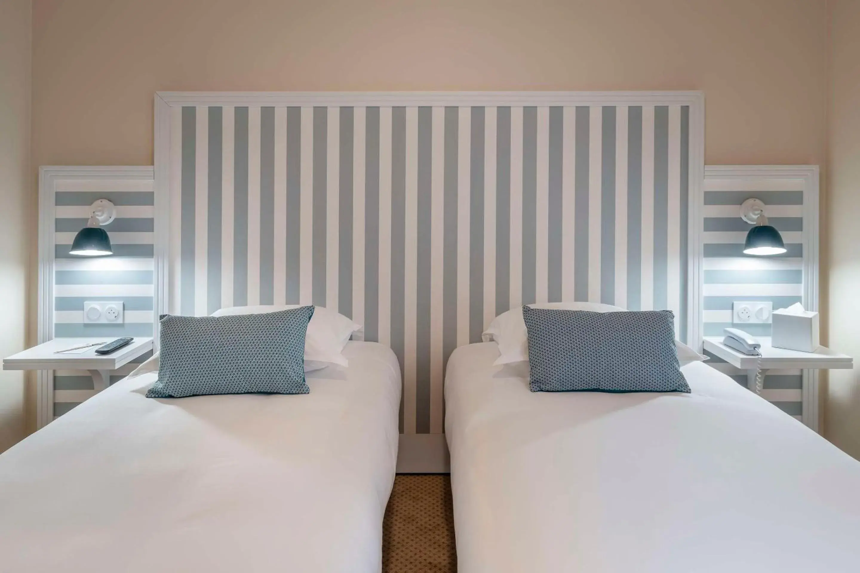 Bedroom, Bed in Best Western Flers Centre Gare Bedroom, Bed in Best Western Flers Centre Gare