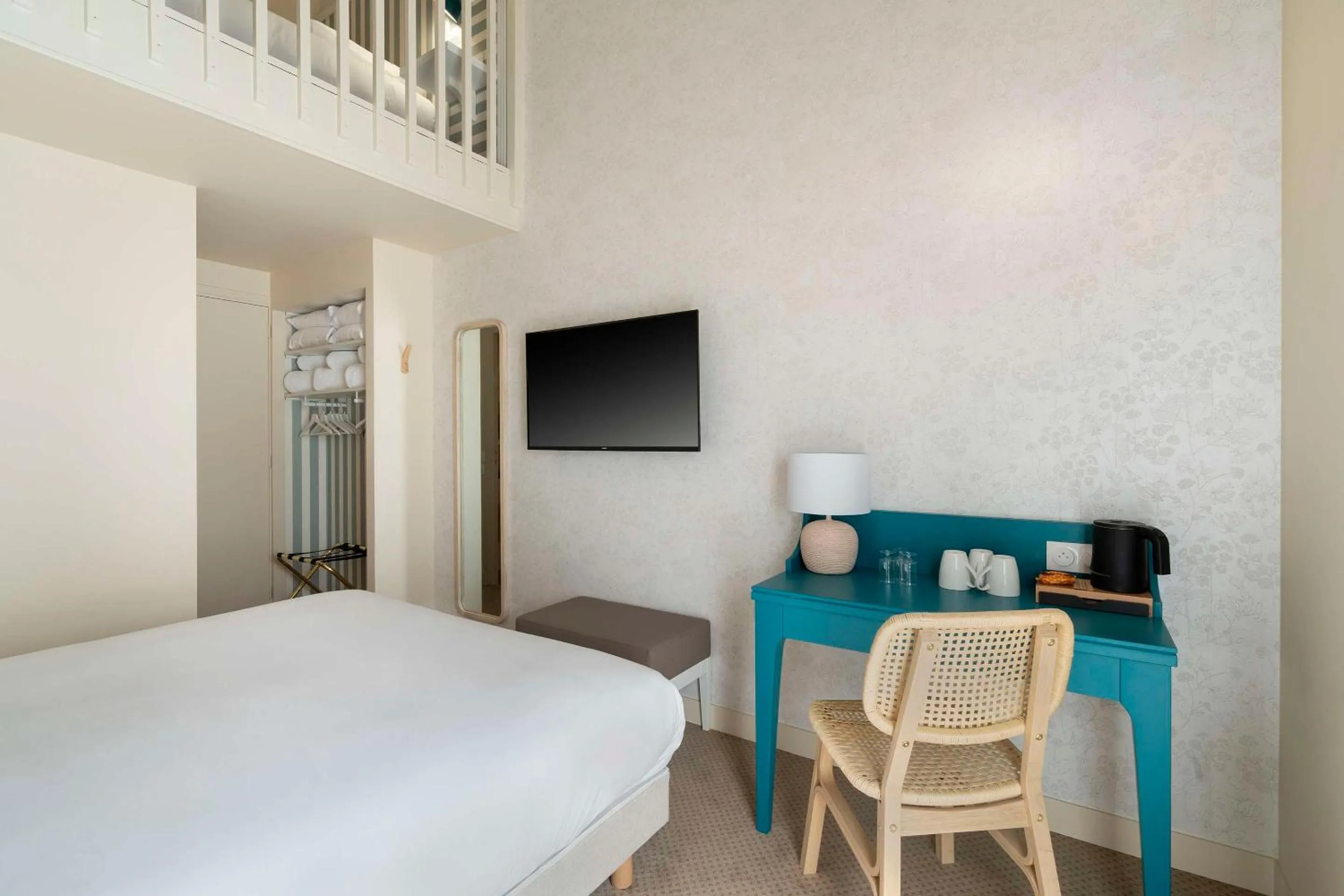 Bedroom, Bed in Hôtel Le Galion