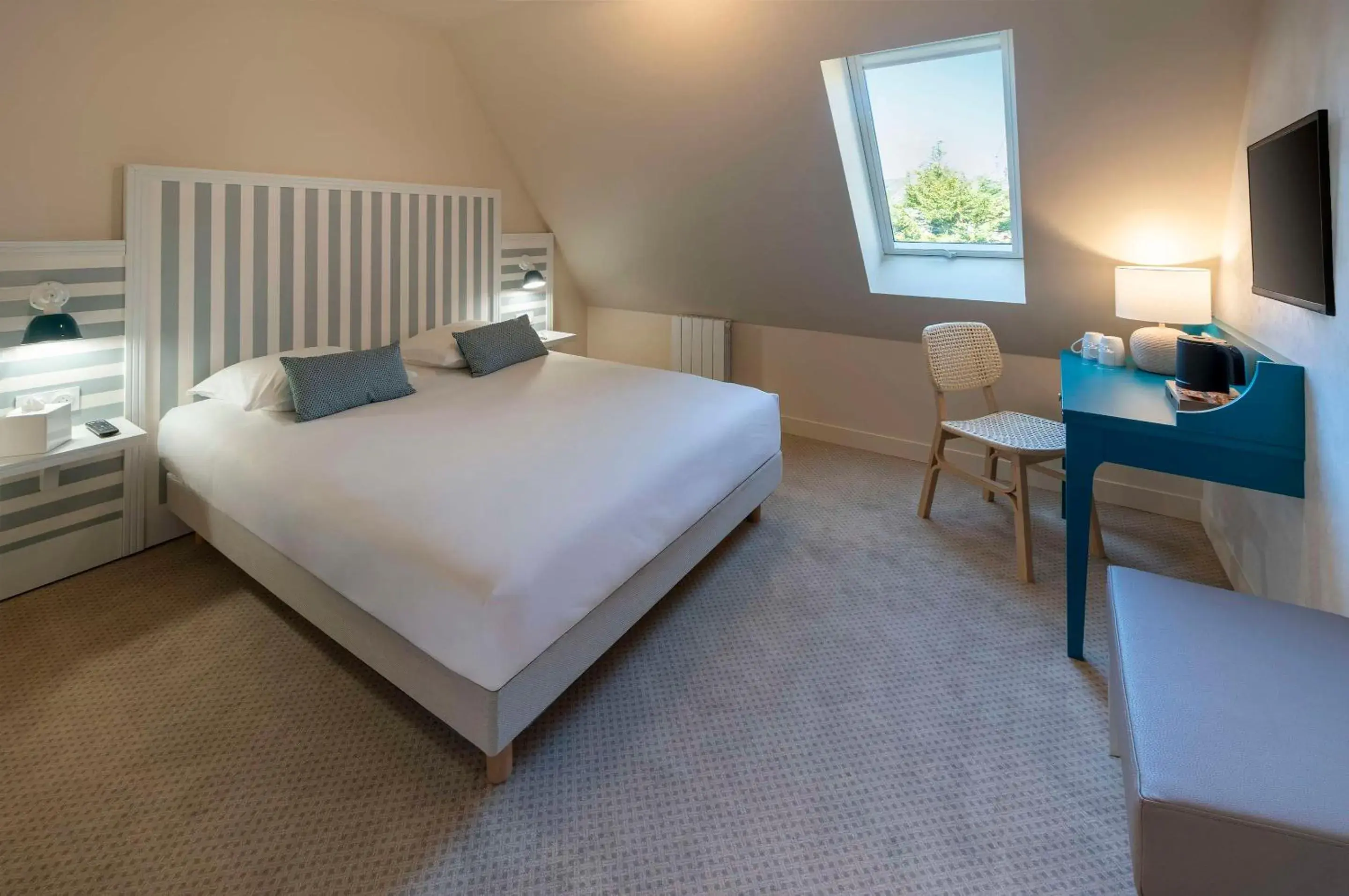 Bedroom, Bed in Best Western Flers Centre Gare Bedroom, Bed in Best Western Flers Centre Gare