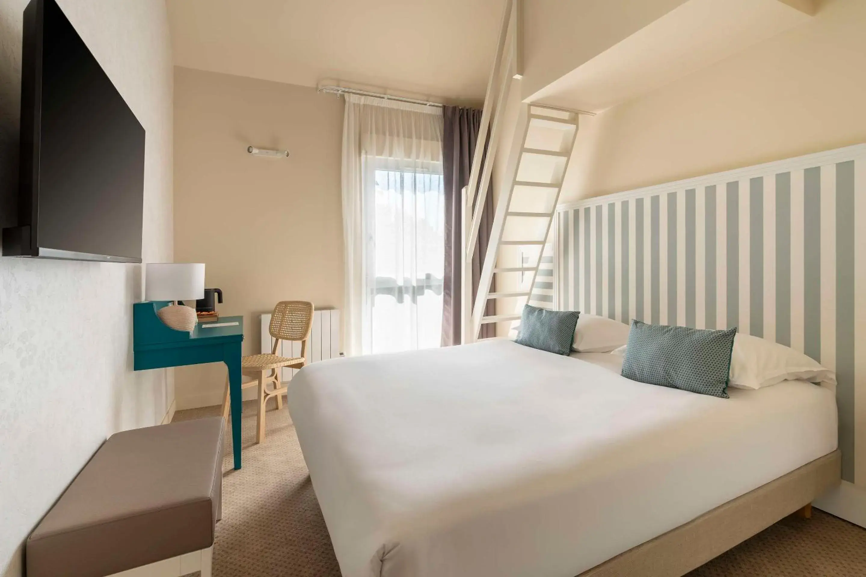 Bedroom, Bed in Best Western Flers Centre Gare Bedroom, Bed in Best Western Flers Centre Gare