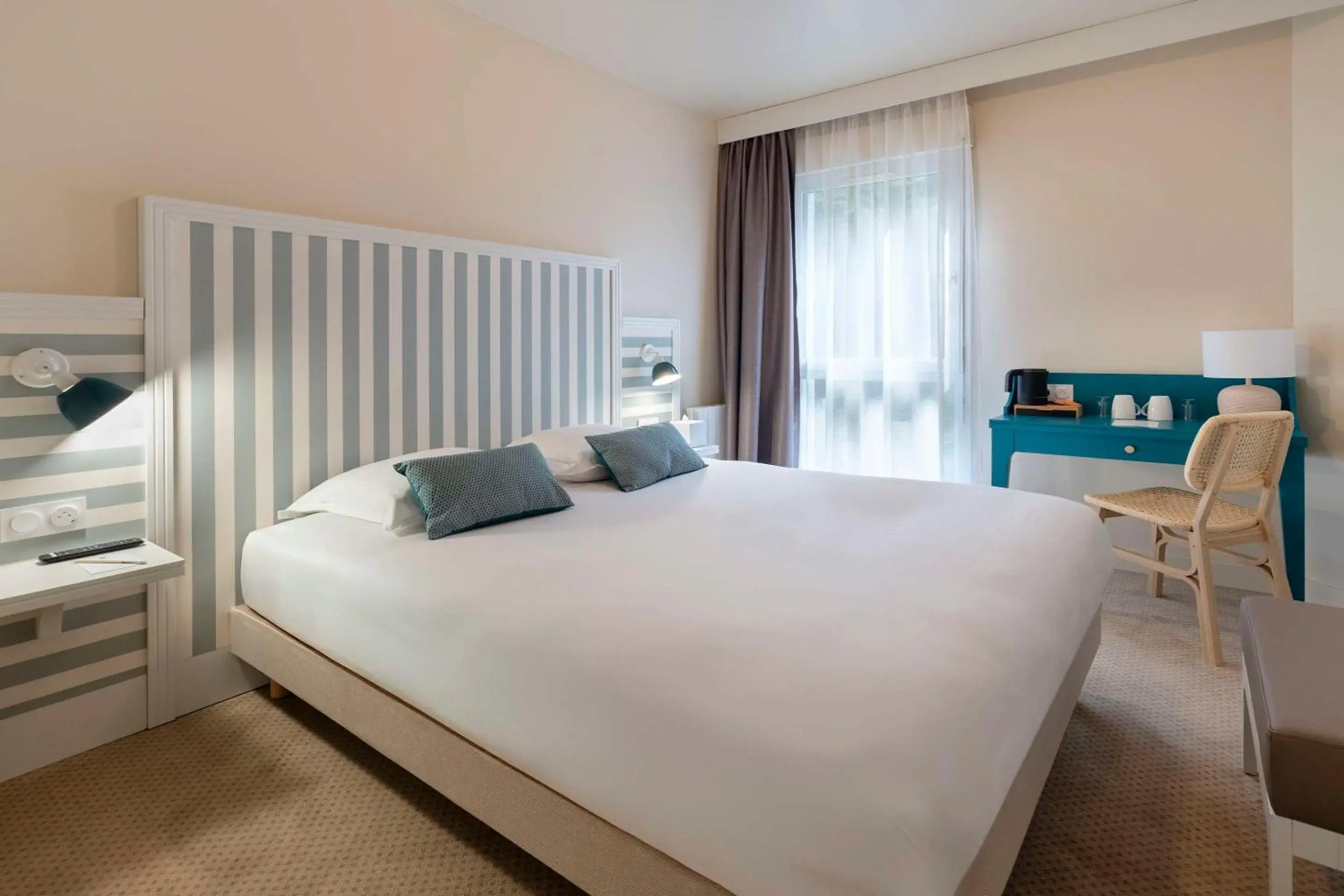 Bedroom, Bed in Best Western Flers Centre Gare Bedroom, Bed in Best Western Flers Centre Gare