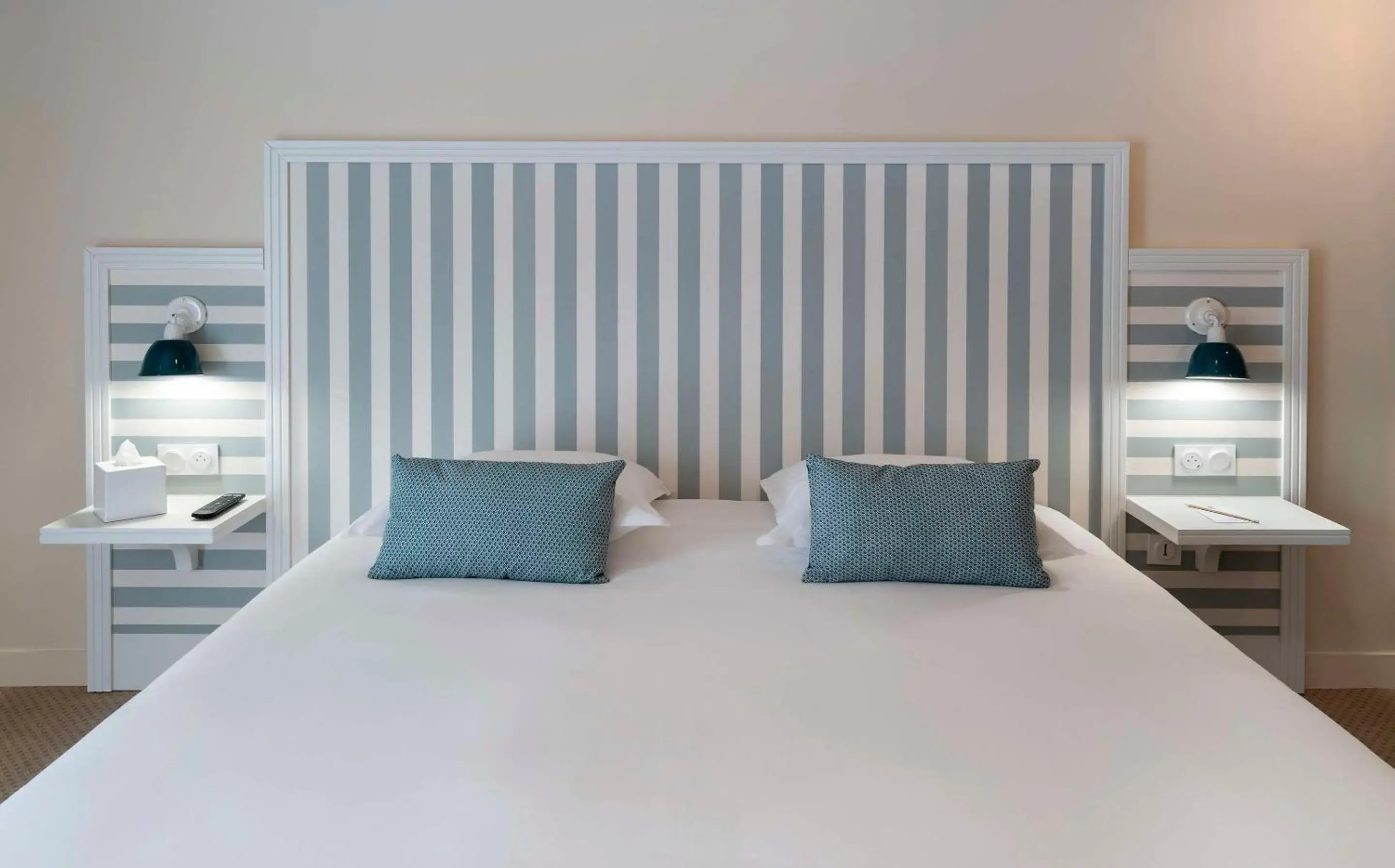 Bedroom, Bed in Best Western Flers Centre Gare Bedroom, Bed in Best Western Flers Centre Gare